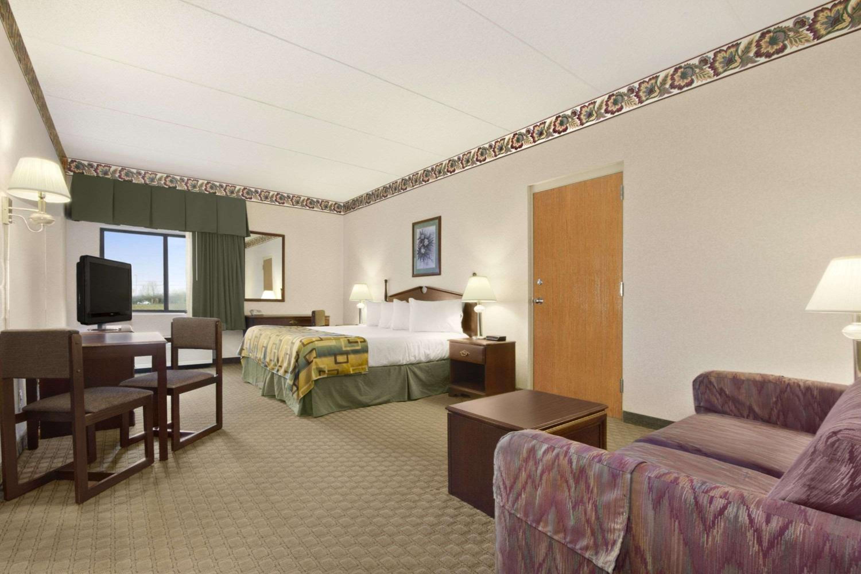 King Studio Suite - Non-Smoking - Photo 5