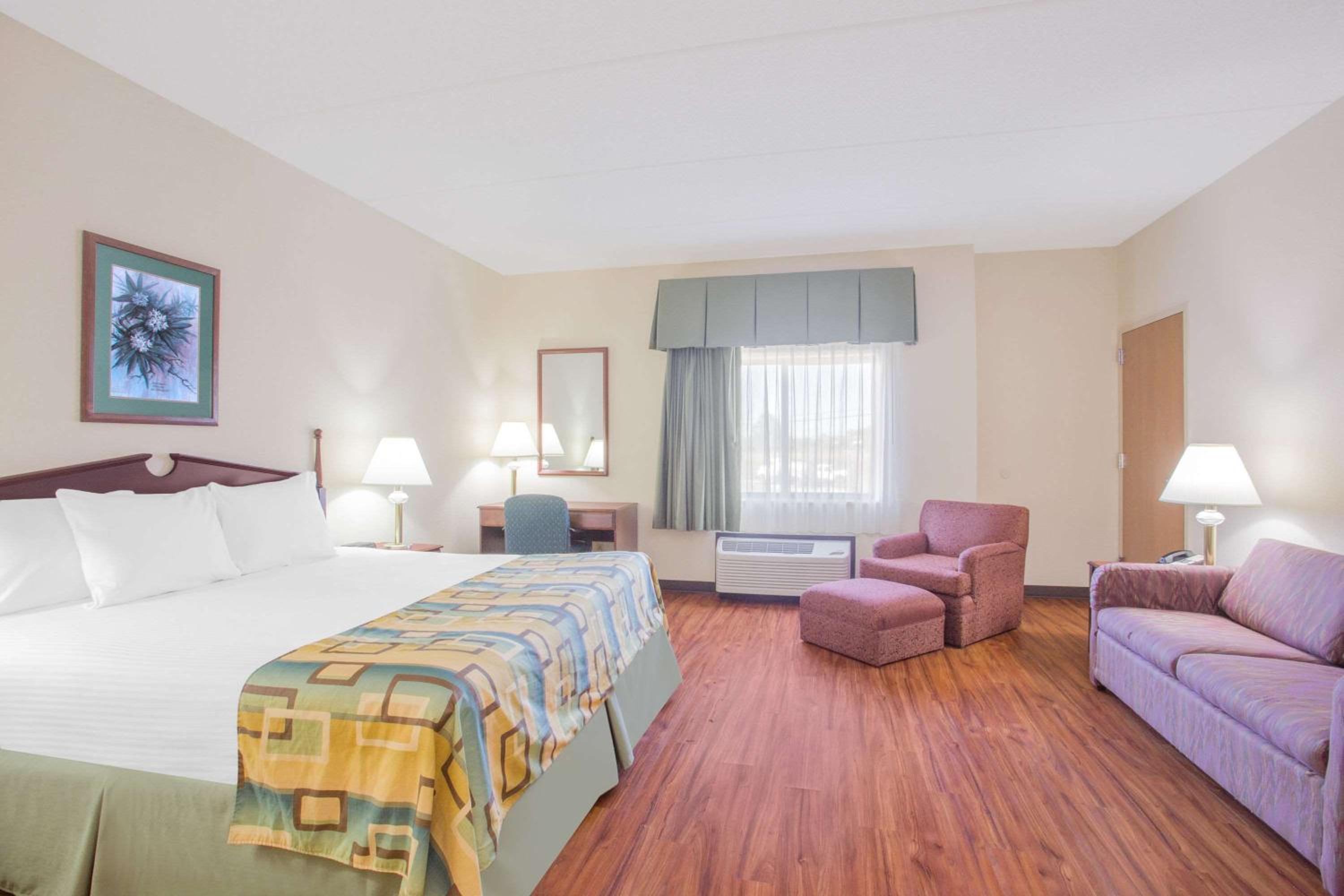 King Studio Suite - Non-Smoking - Photo 1
