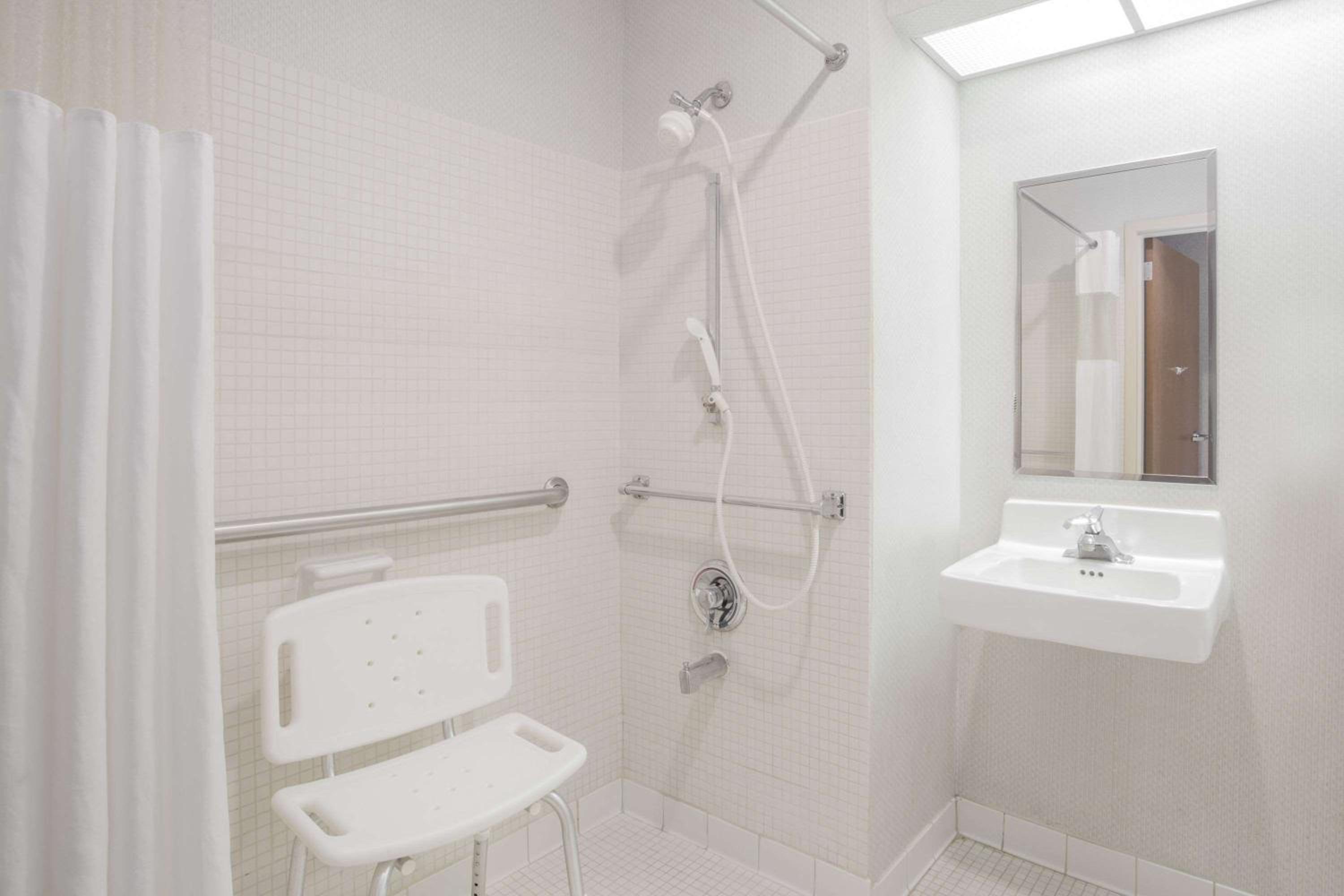 Queen Room - Disability Access/Non-Smoking - Photo 3