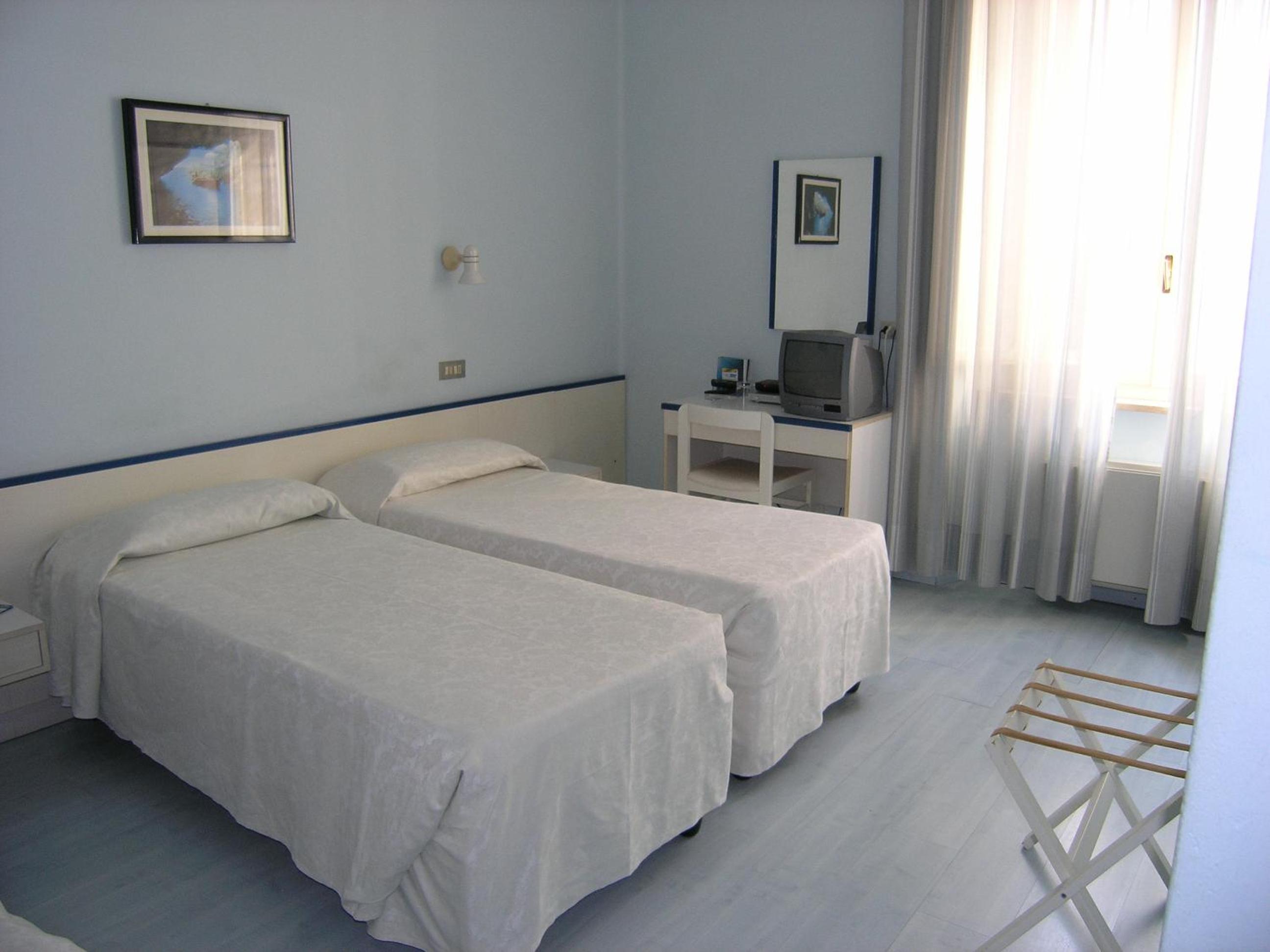 Economy Double Room photo 2