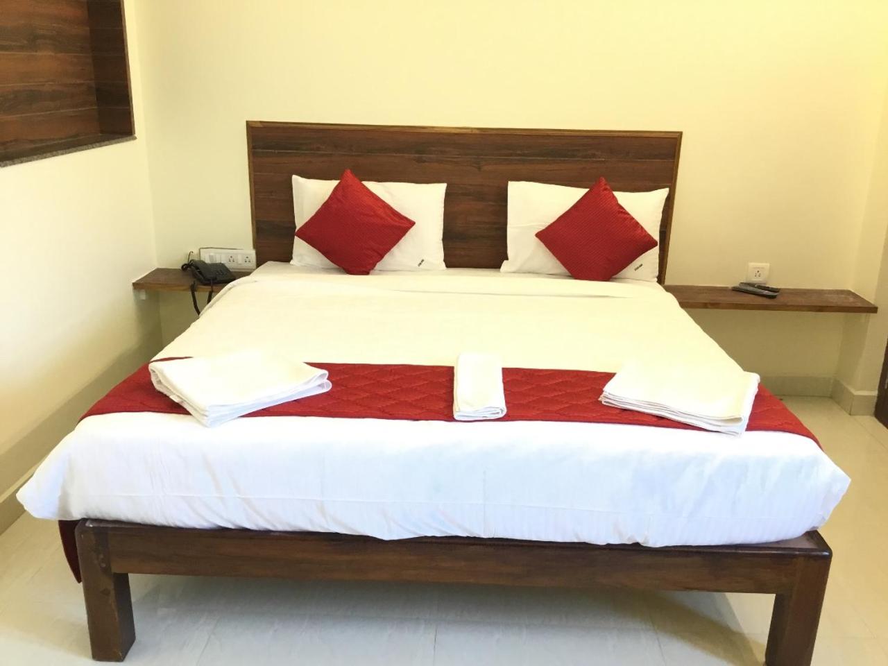 Standard Double Room - Photo 12