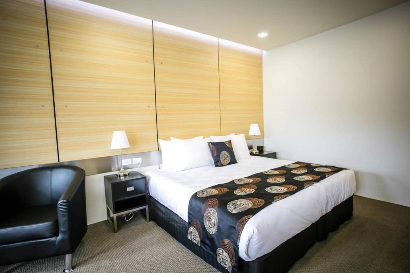 Standard Queen Room