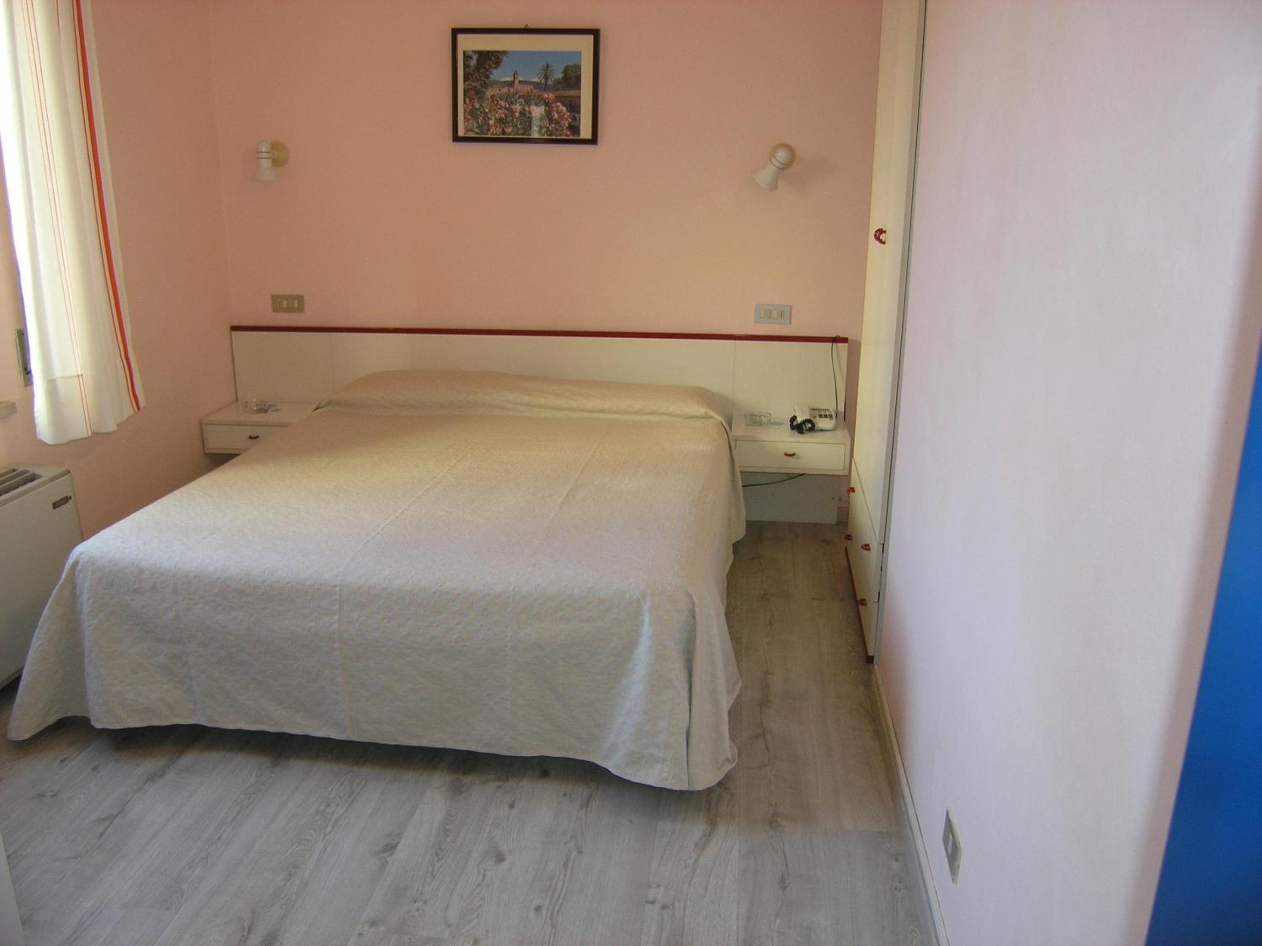 Economy Double Room photo 1