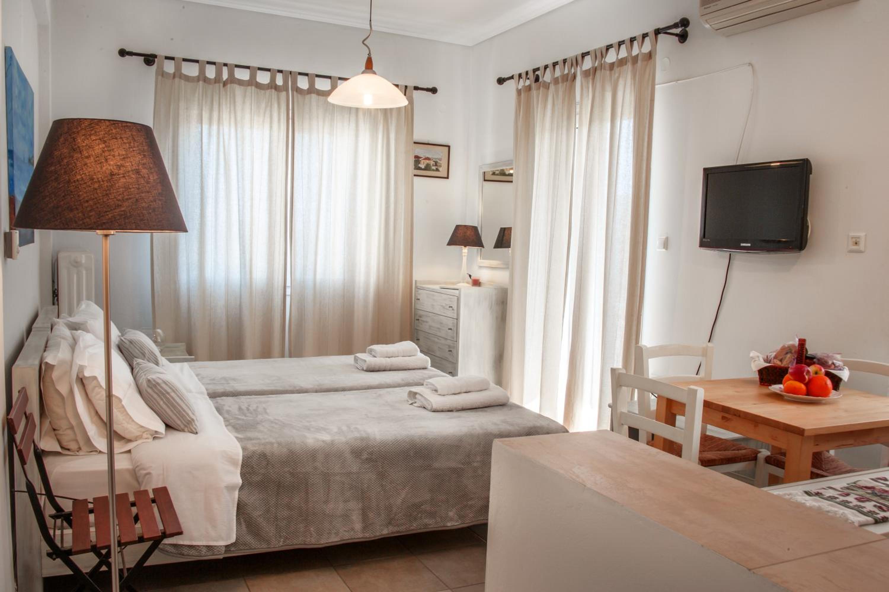 One-Bedroom Apartment (2 - 4 Adults) photo 3