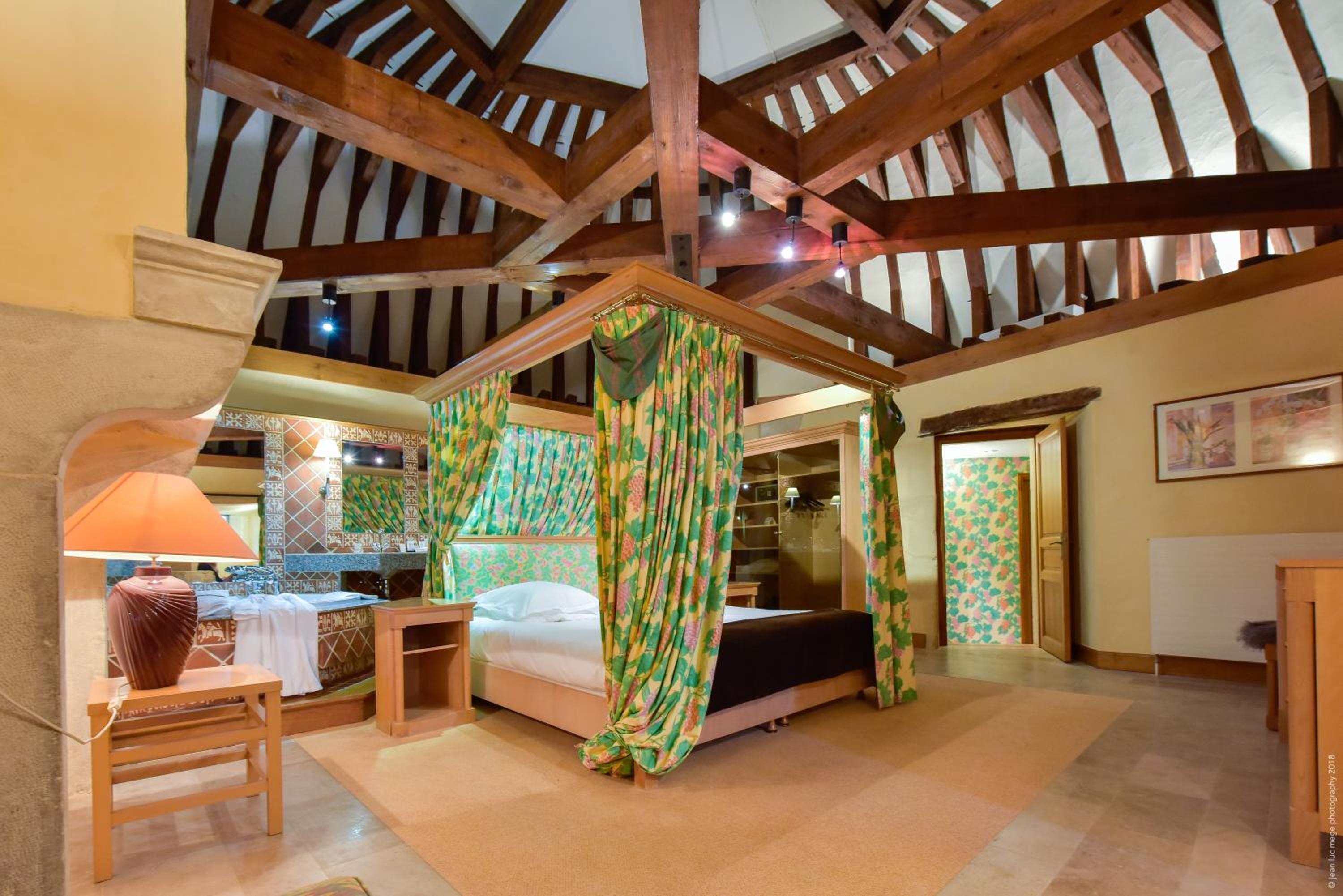 Castle Suite with Golf View - Photo 4