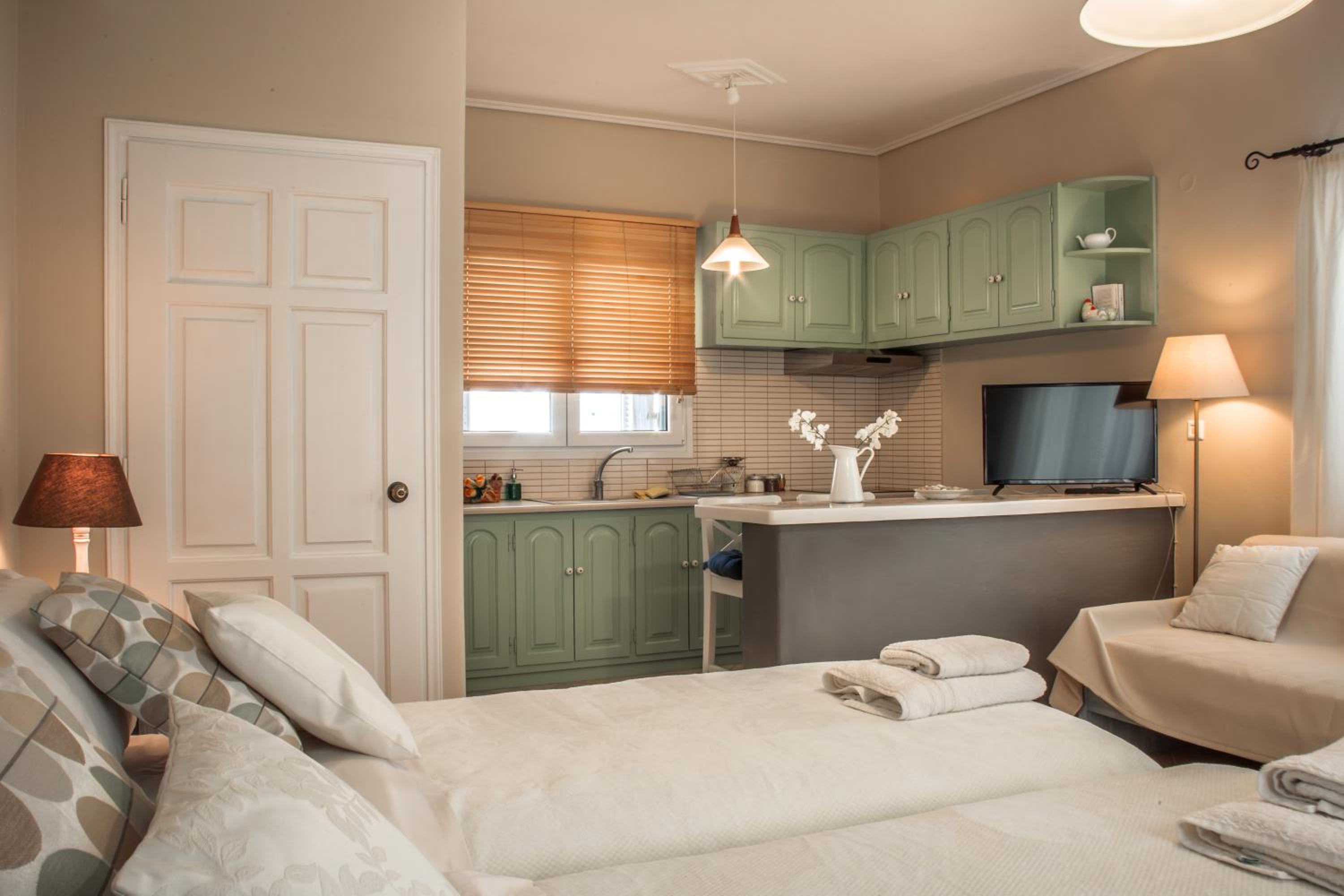 One-Bedroom Apartment (4-5 Adults)