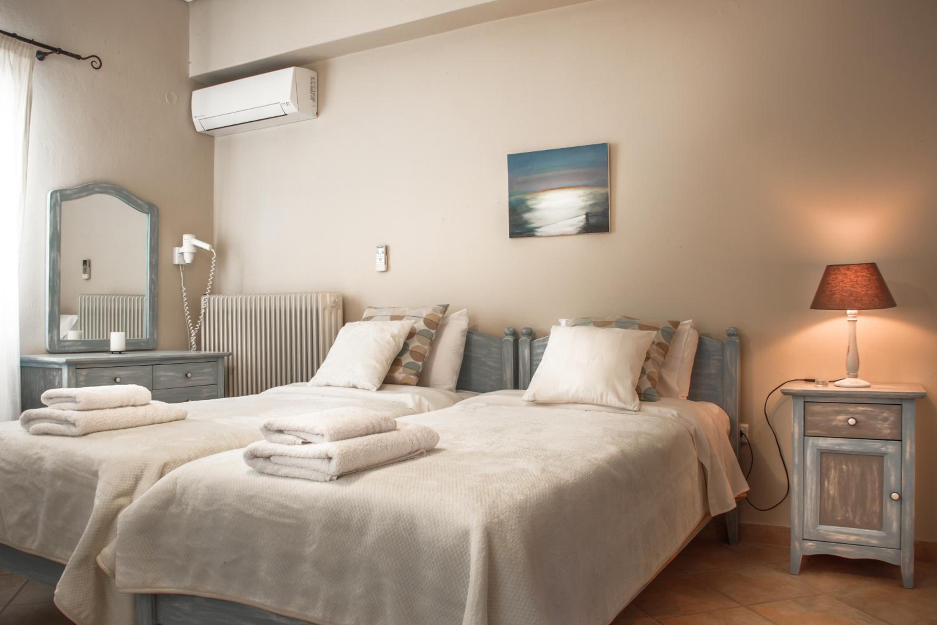 One-Bedroom Apartment (4-5 Adults) photo 3