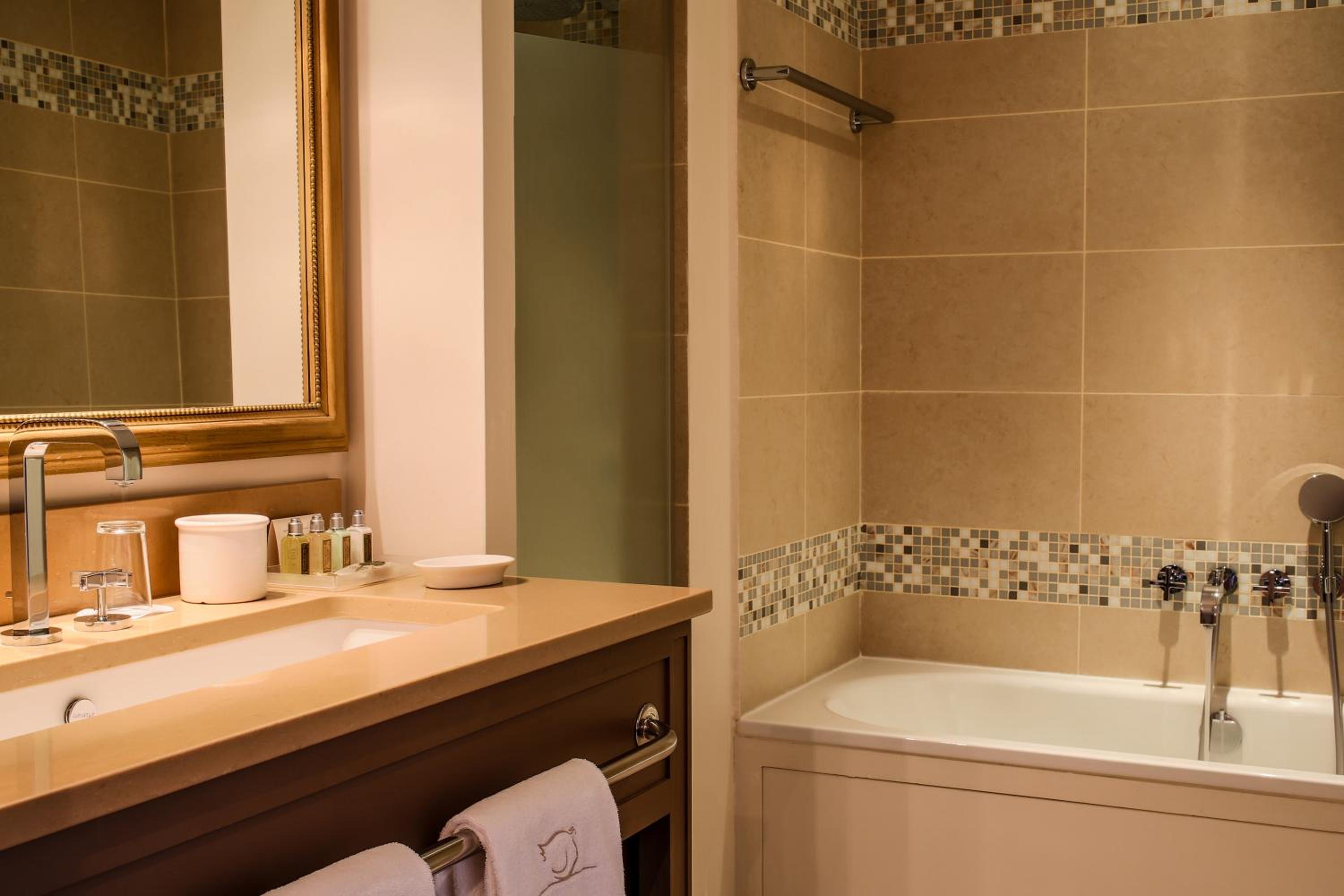Family Room - Free Access to Spa and Private Beach photo 3