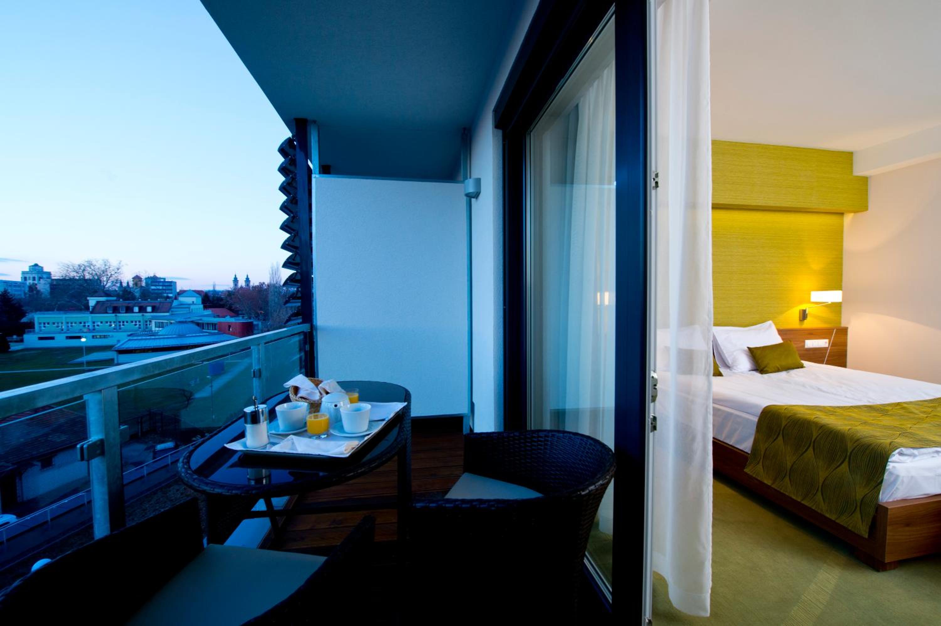 Premium Double or Twin Room - Photo 5