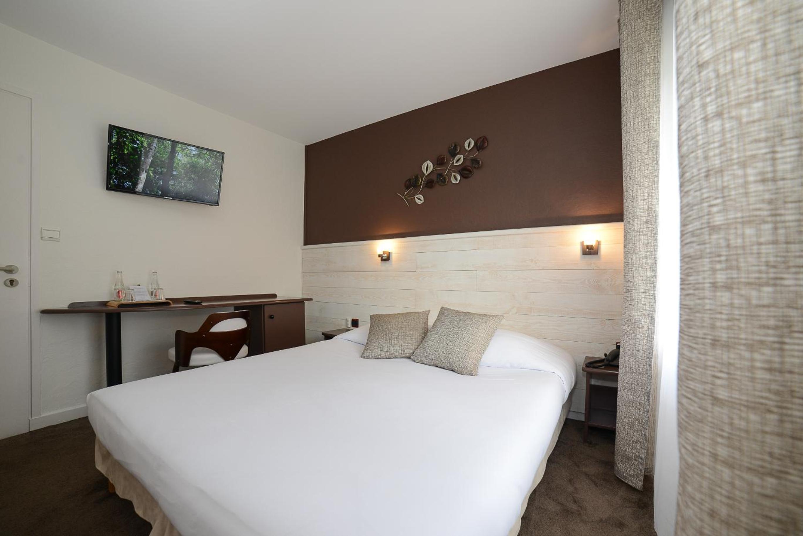 Small Double Room - Photo 16