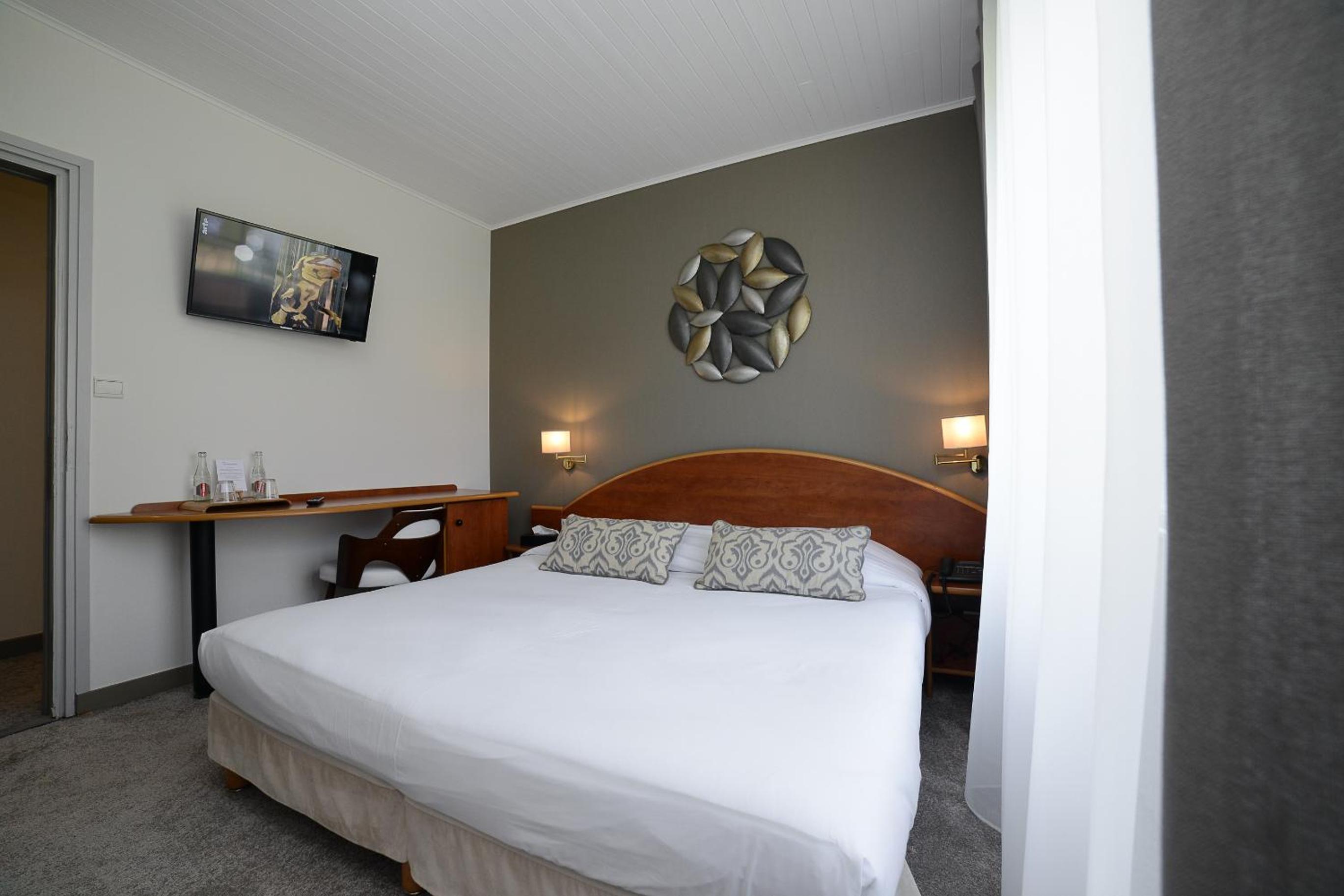 Small Double Room - Photo 12