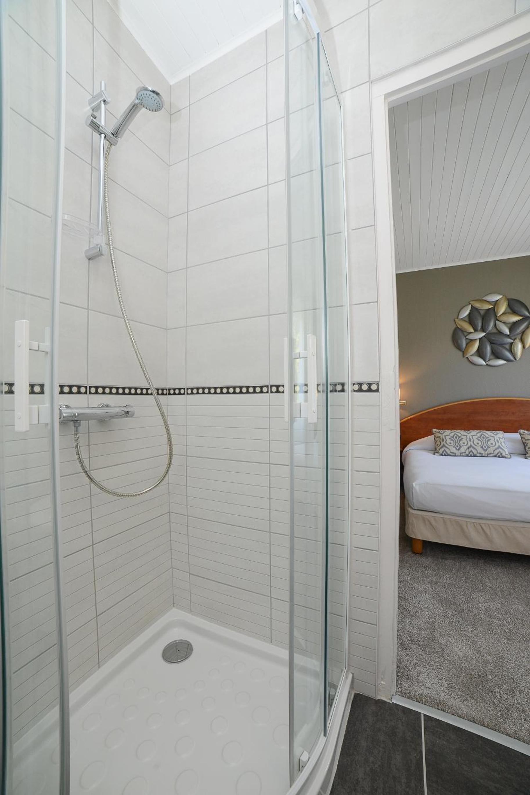 Small Double Room - Photo 10