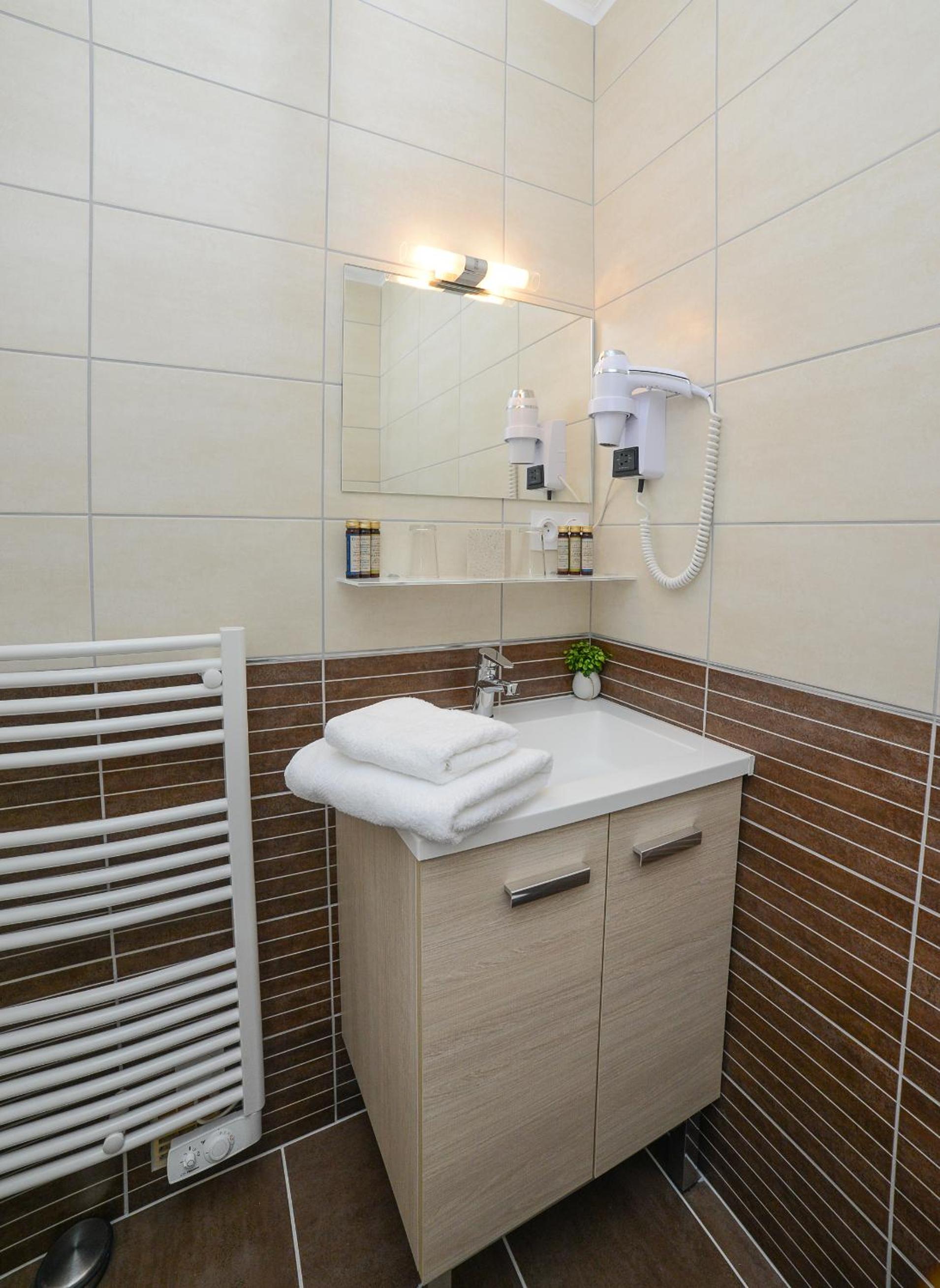 Small Double Room - Photo 3