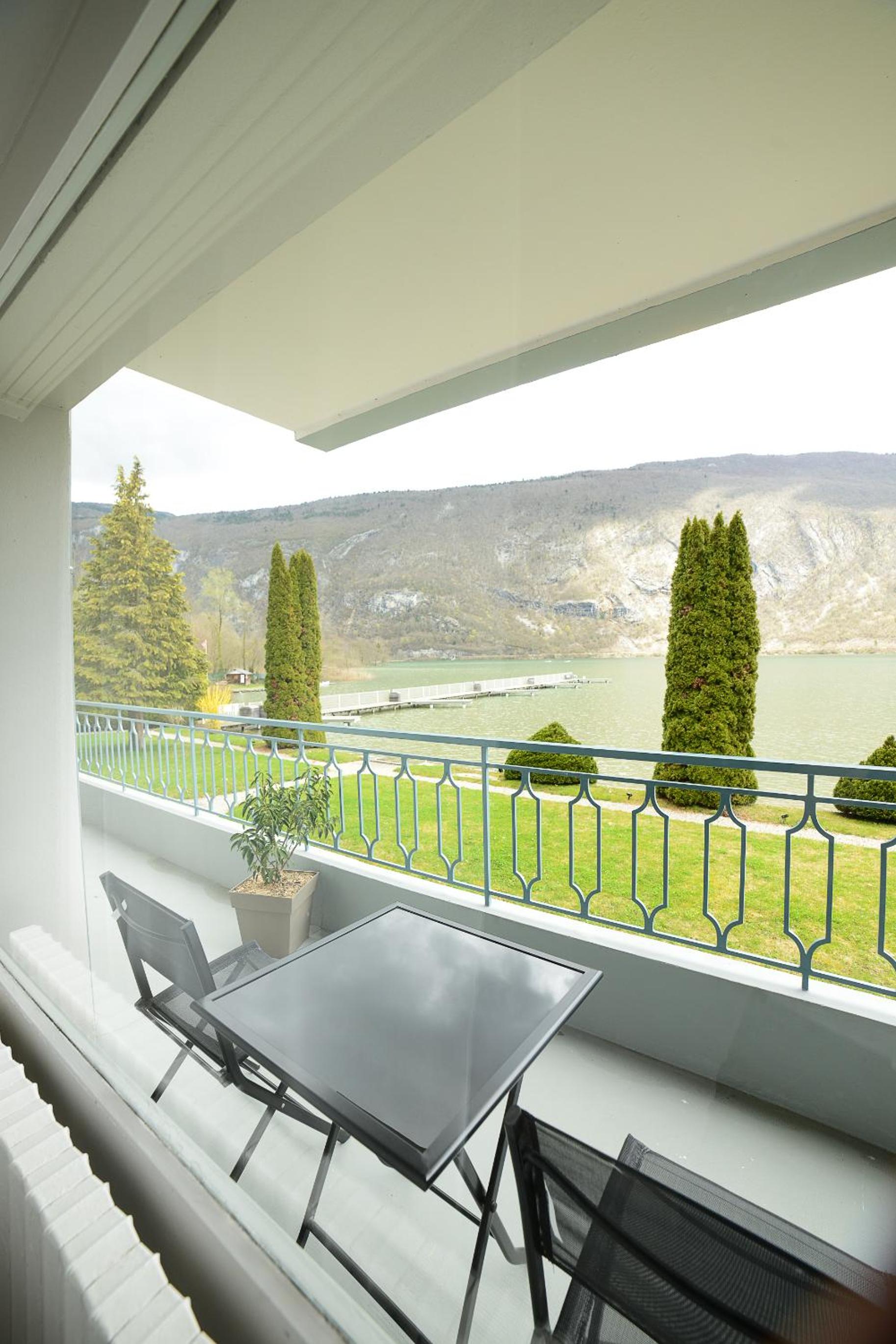 Deluxe Double Room with Balcony - Photo 13