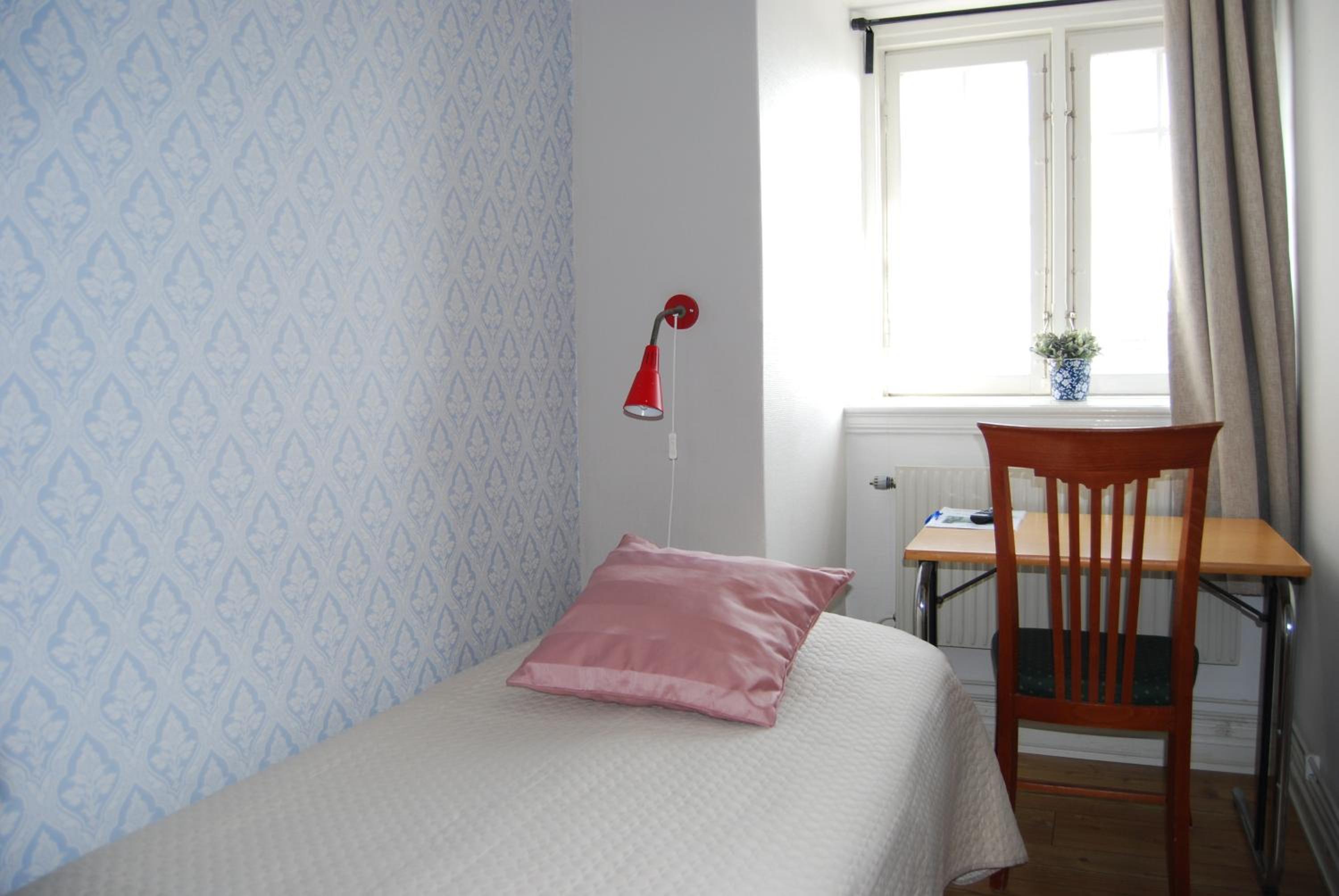Single Room with Private Bathroom photo 1