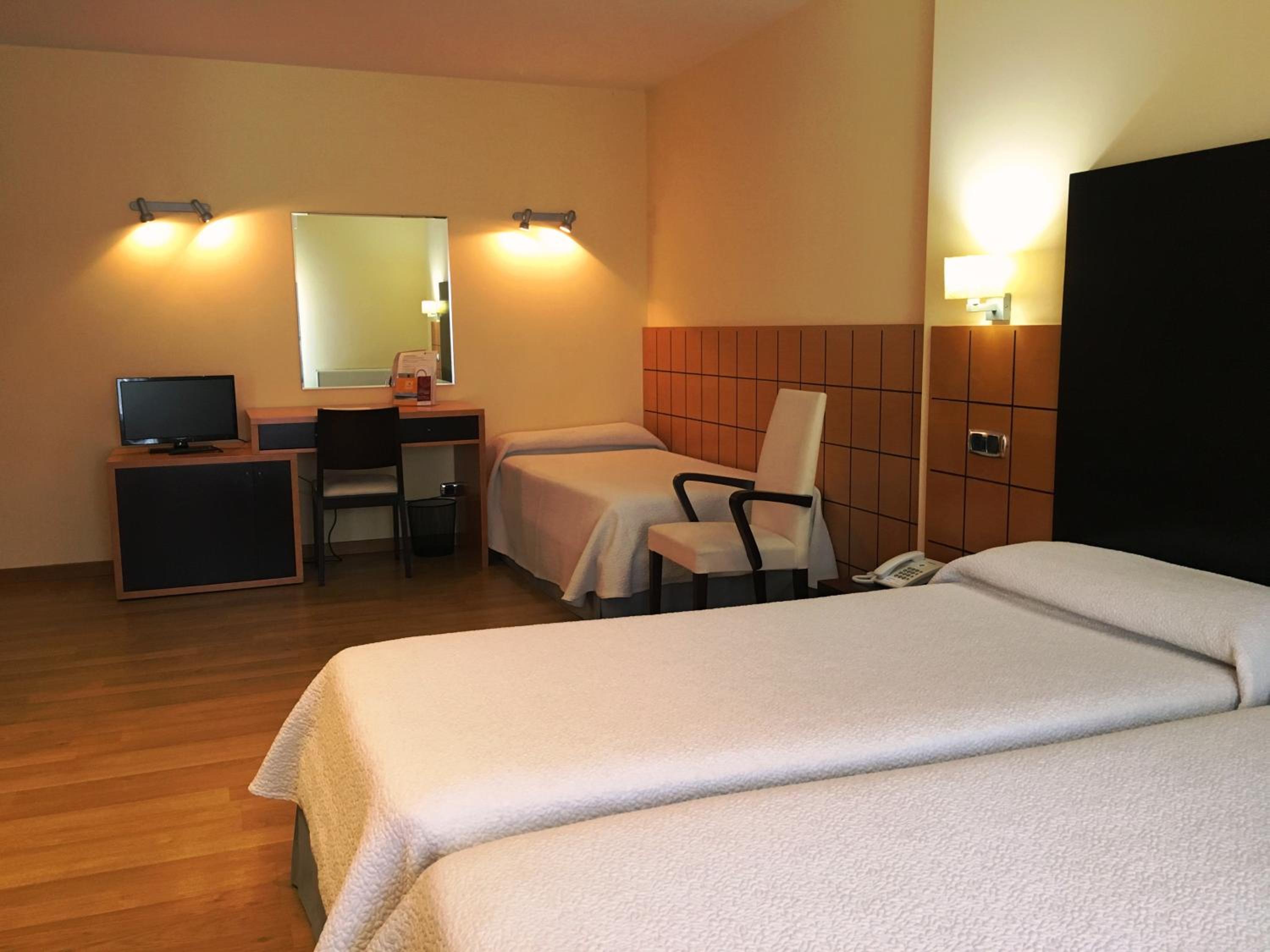 Double Room with Extra Bed (3 Adults) photo 3