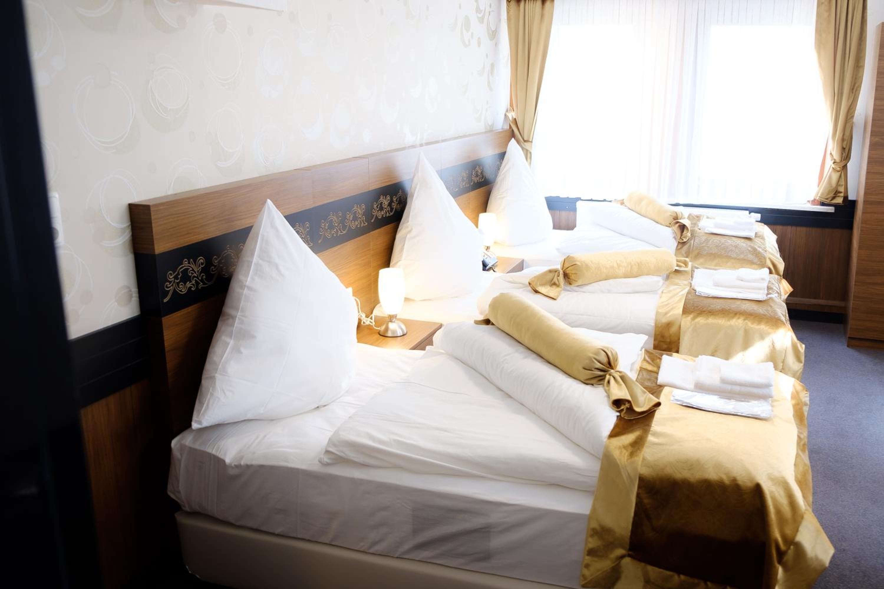 Basic Triple Room photo 1