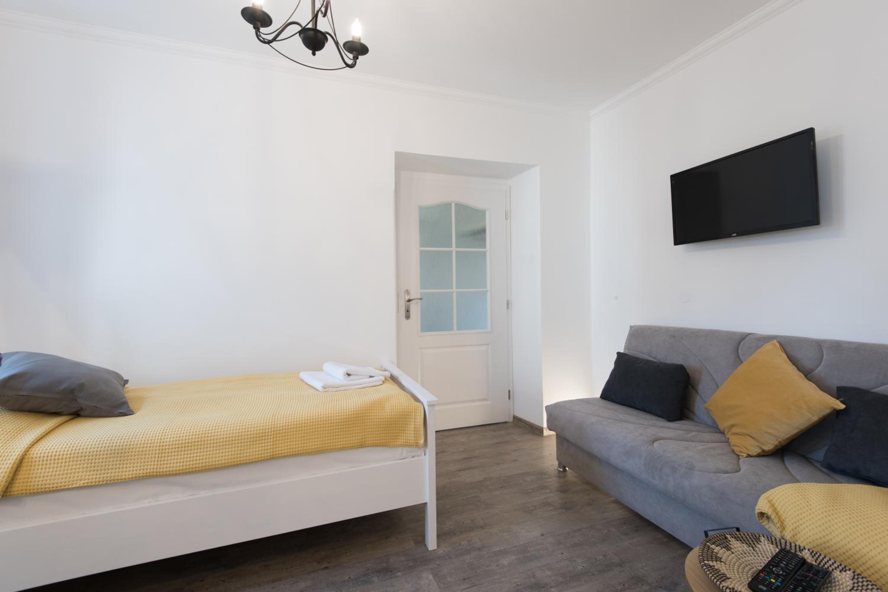 Suite - Photo 3