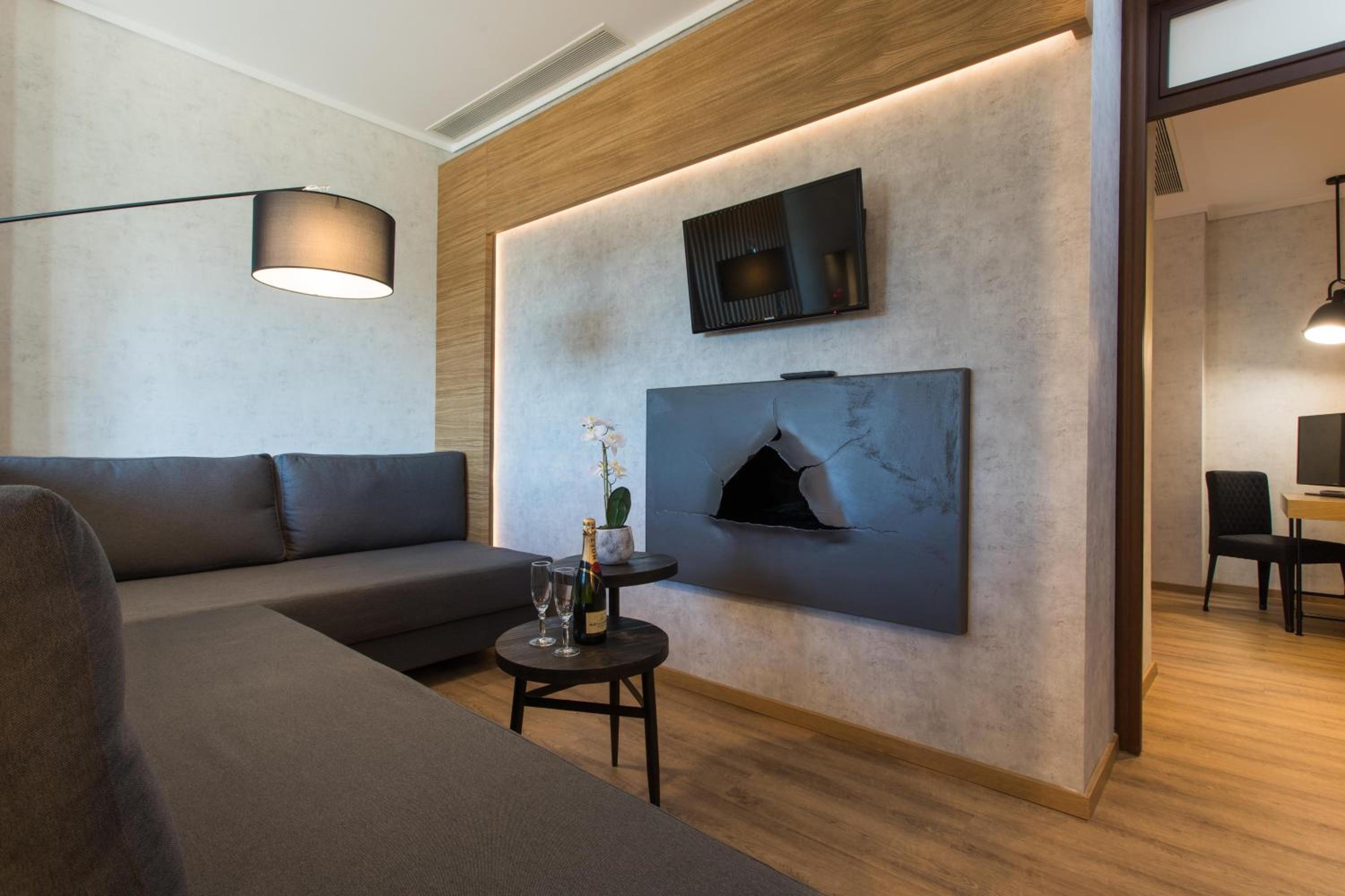 Deluxe Suite - Photo 21