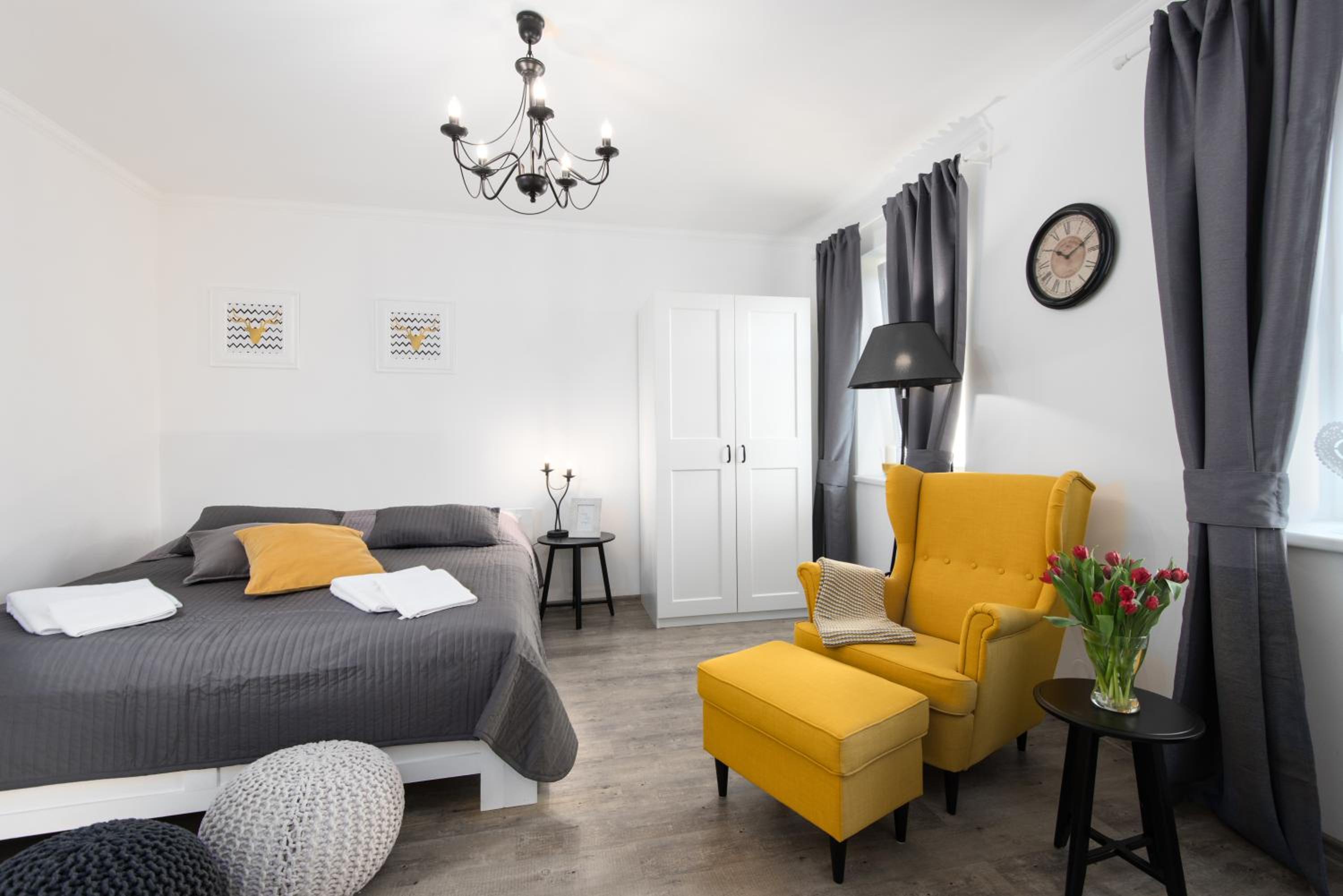 Suite - Photo 1