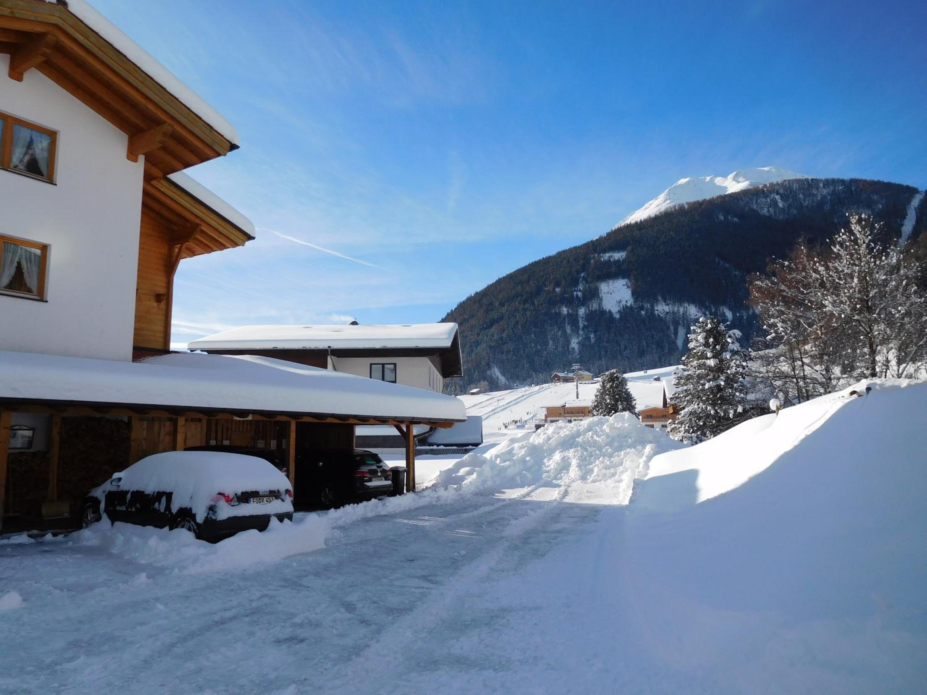 Apartment with Mountain View photo 2