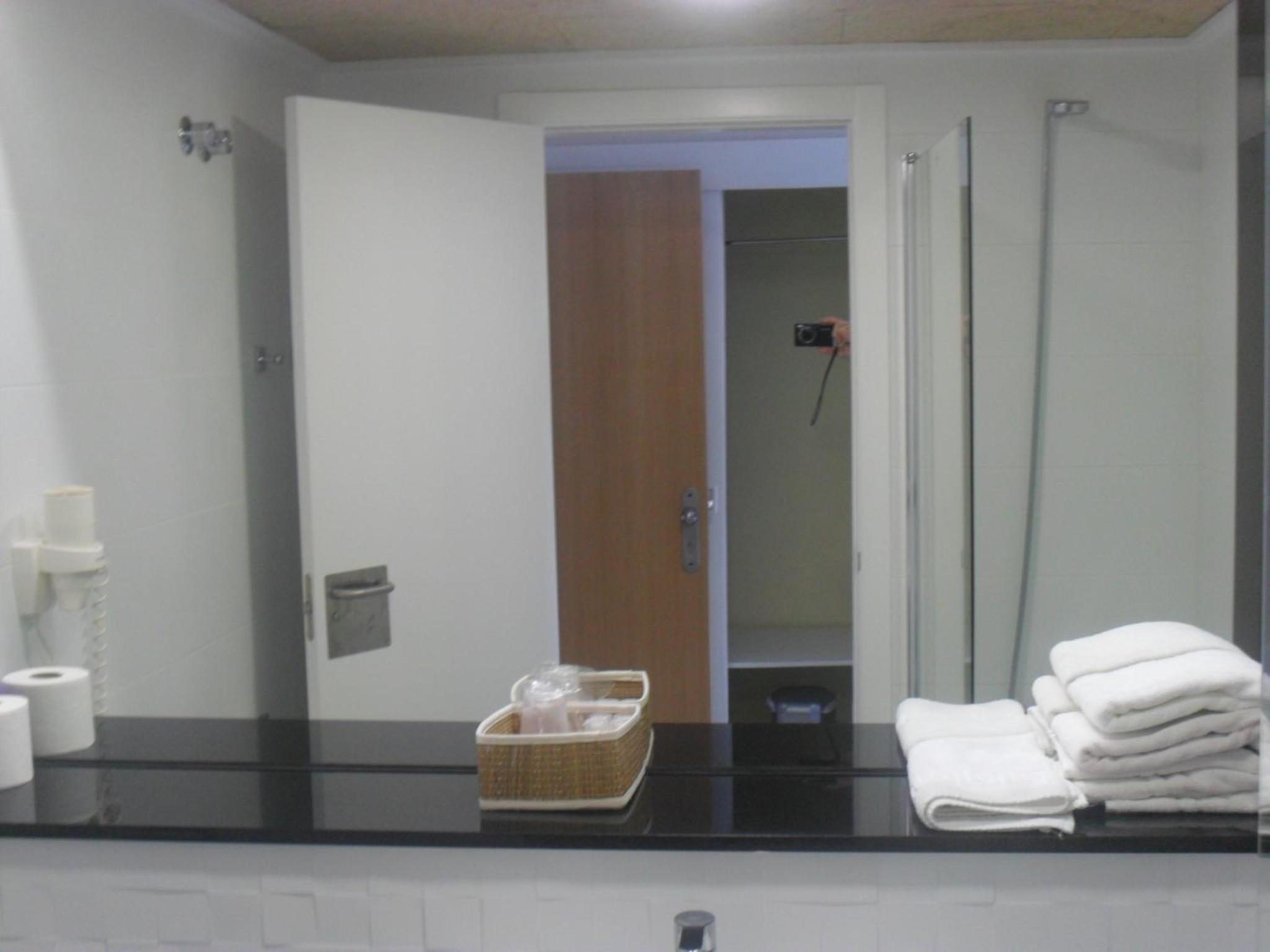Twin Room - Photo 15