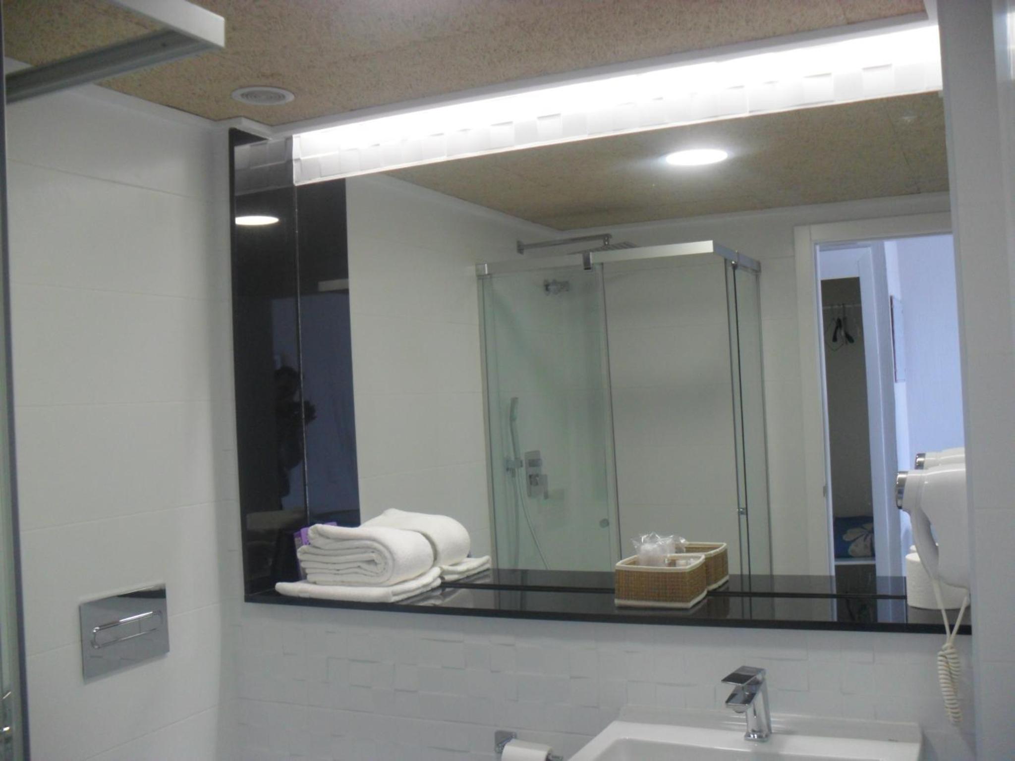 Double Room - Photo 17