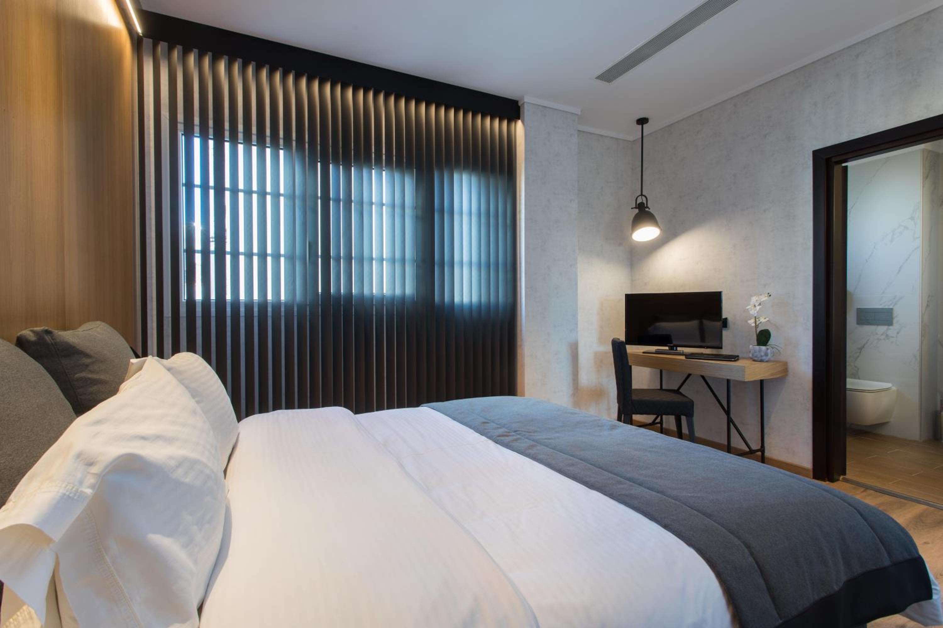 Deluxe Suite - Photo 19