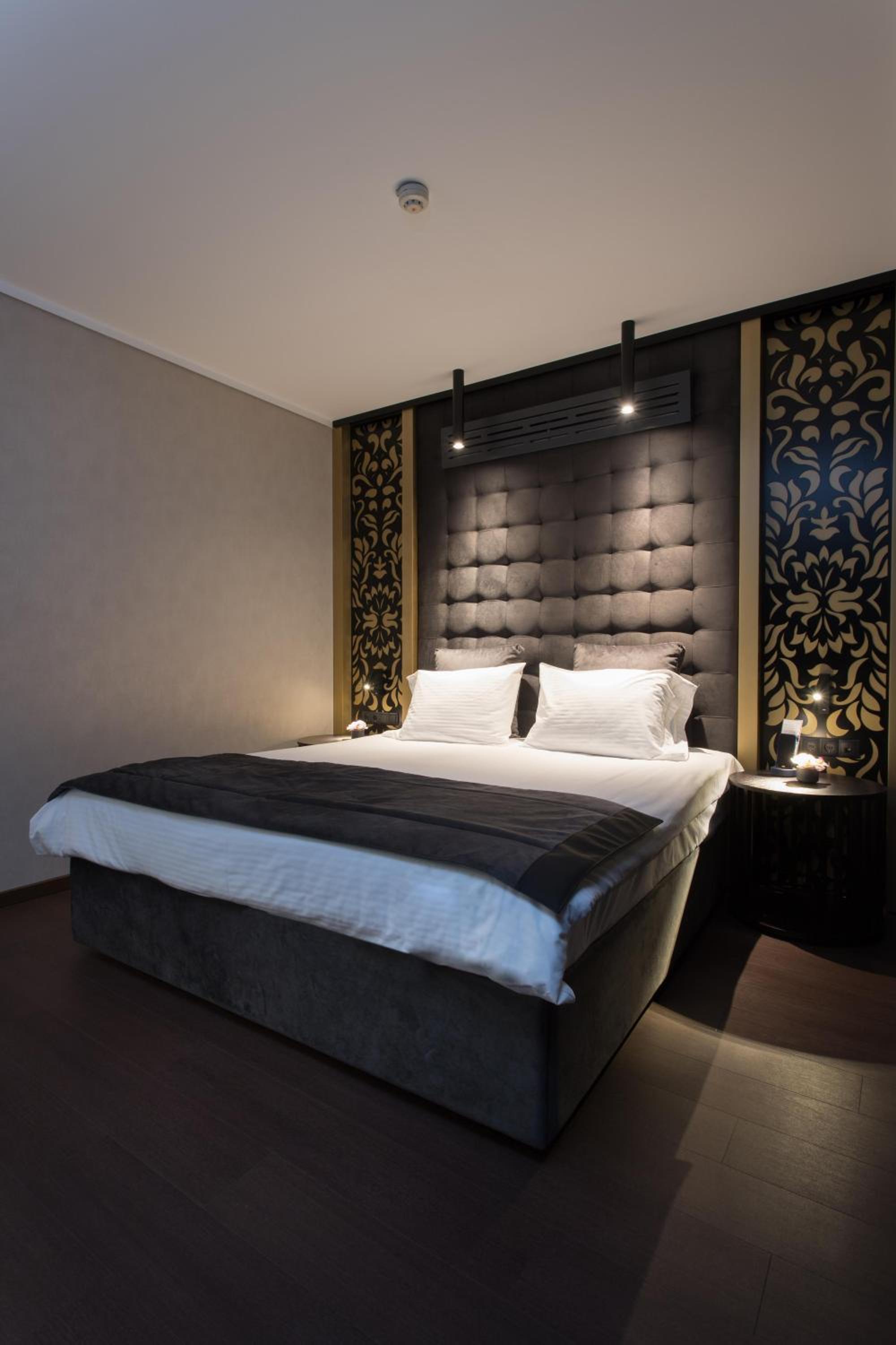 Deluxe Suite - Photo 15