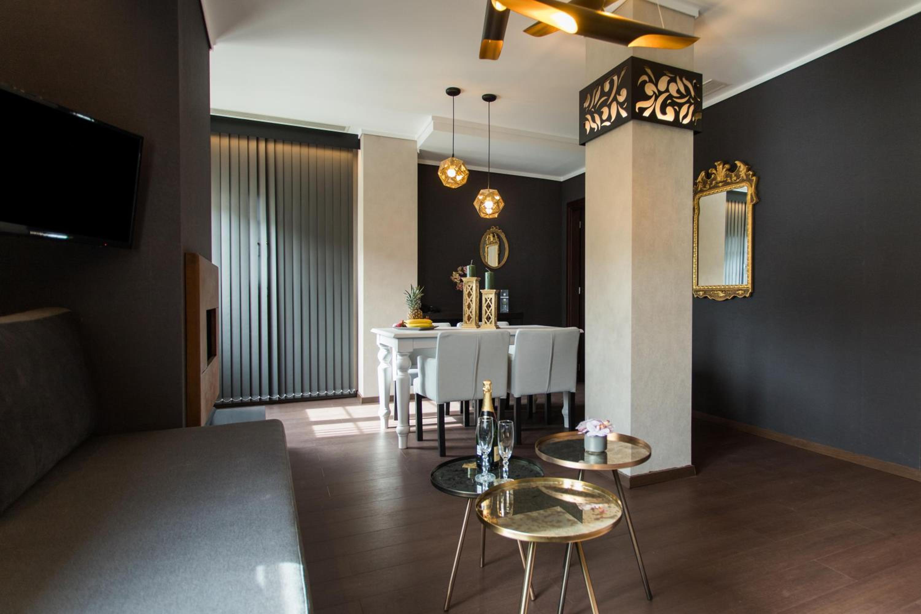 Deluxe Suite - Photo 14