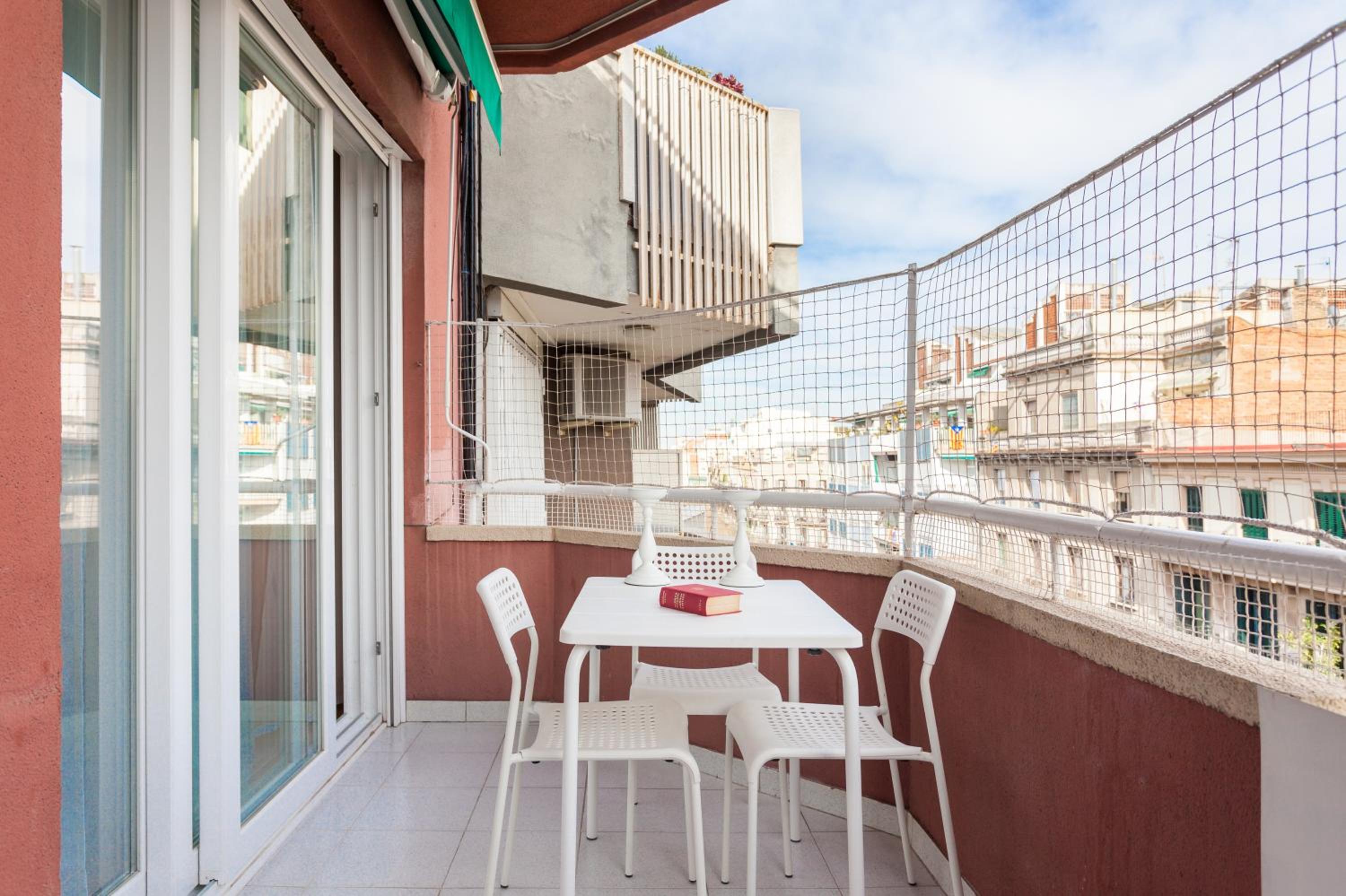 4 Bedroom Apartment Calle Floridablanca 71-73 photo 2