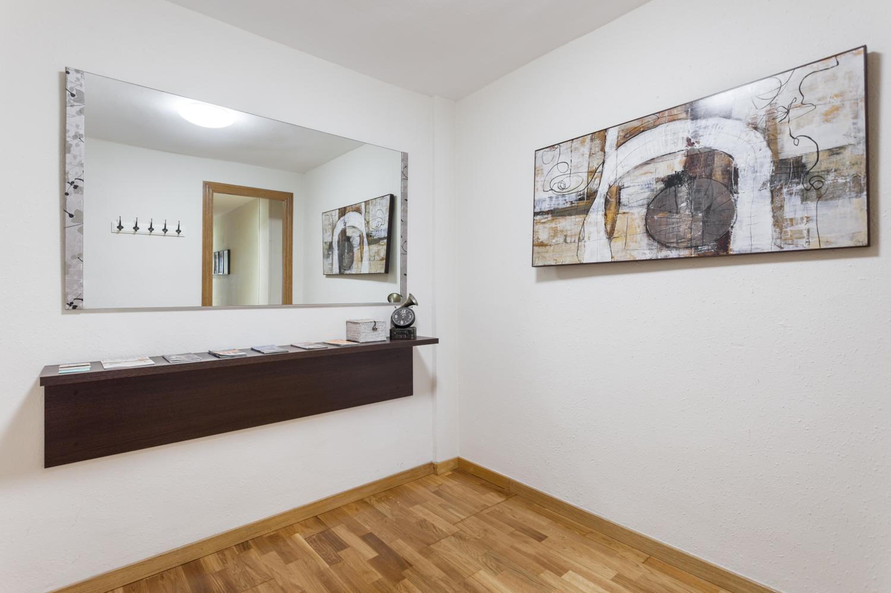 4 Bedroom Apartment Calle Floridablanca 71-73 photo 3