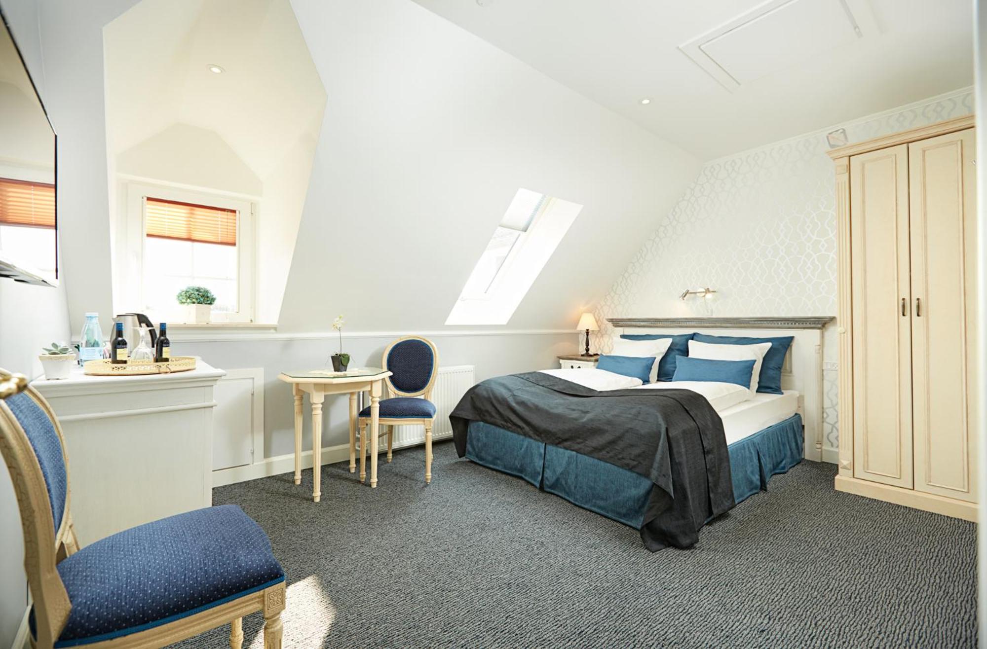 Deluxe Double Room with Shared Bathroom	 photo 1