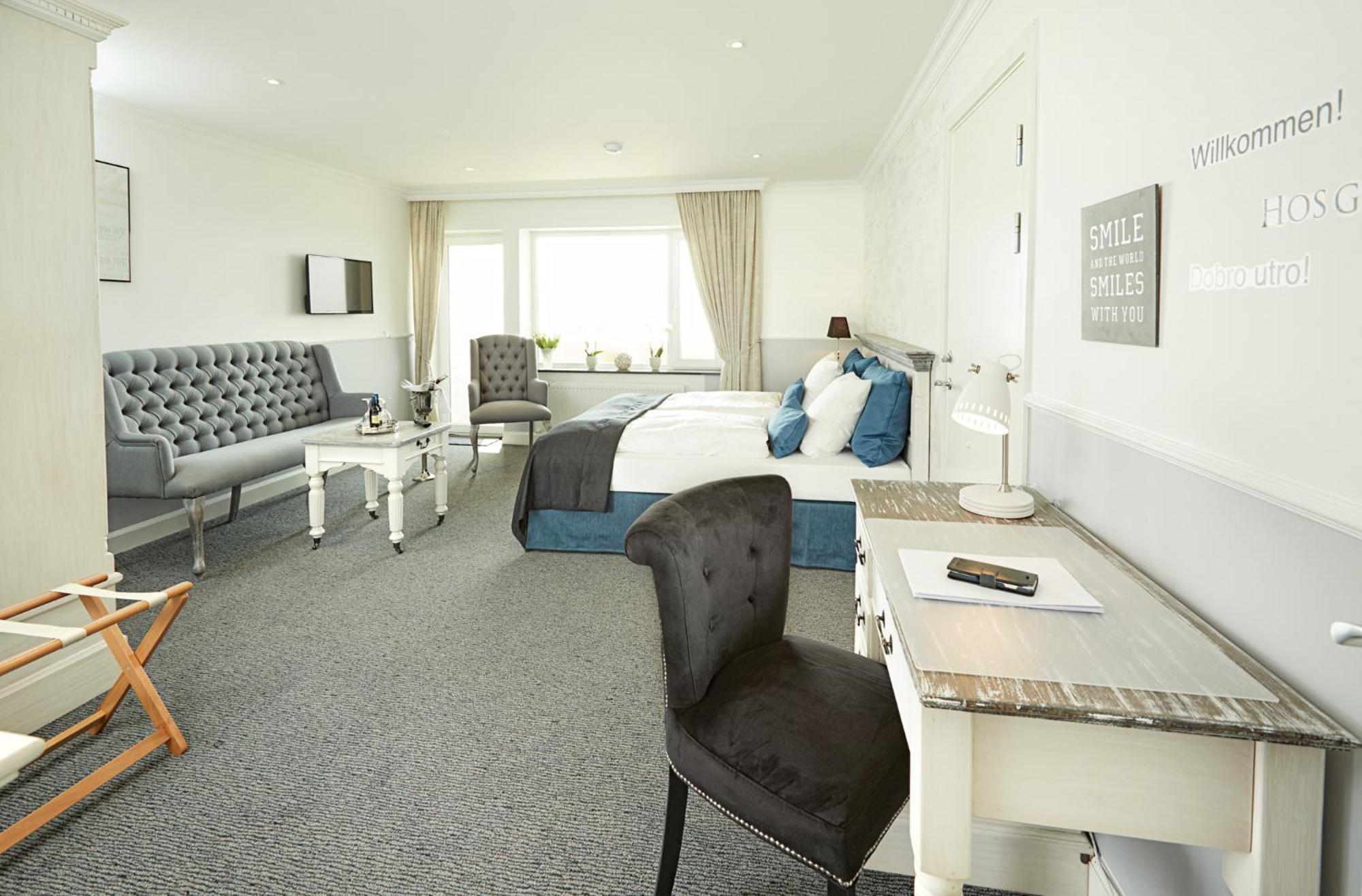 Junior Suite with Balcony photo 3