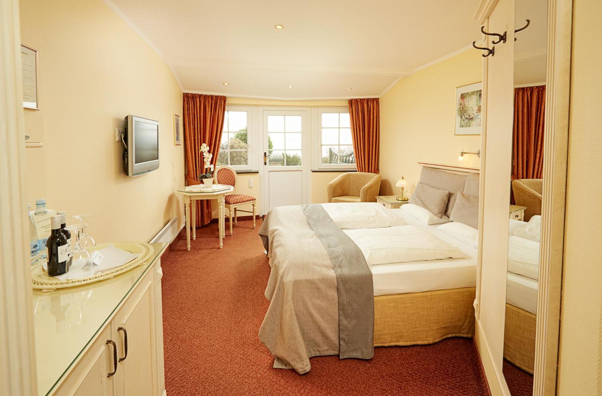 Deluxe Double Room with Terrace and Sea View photo 1