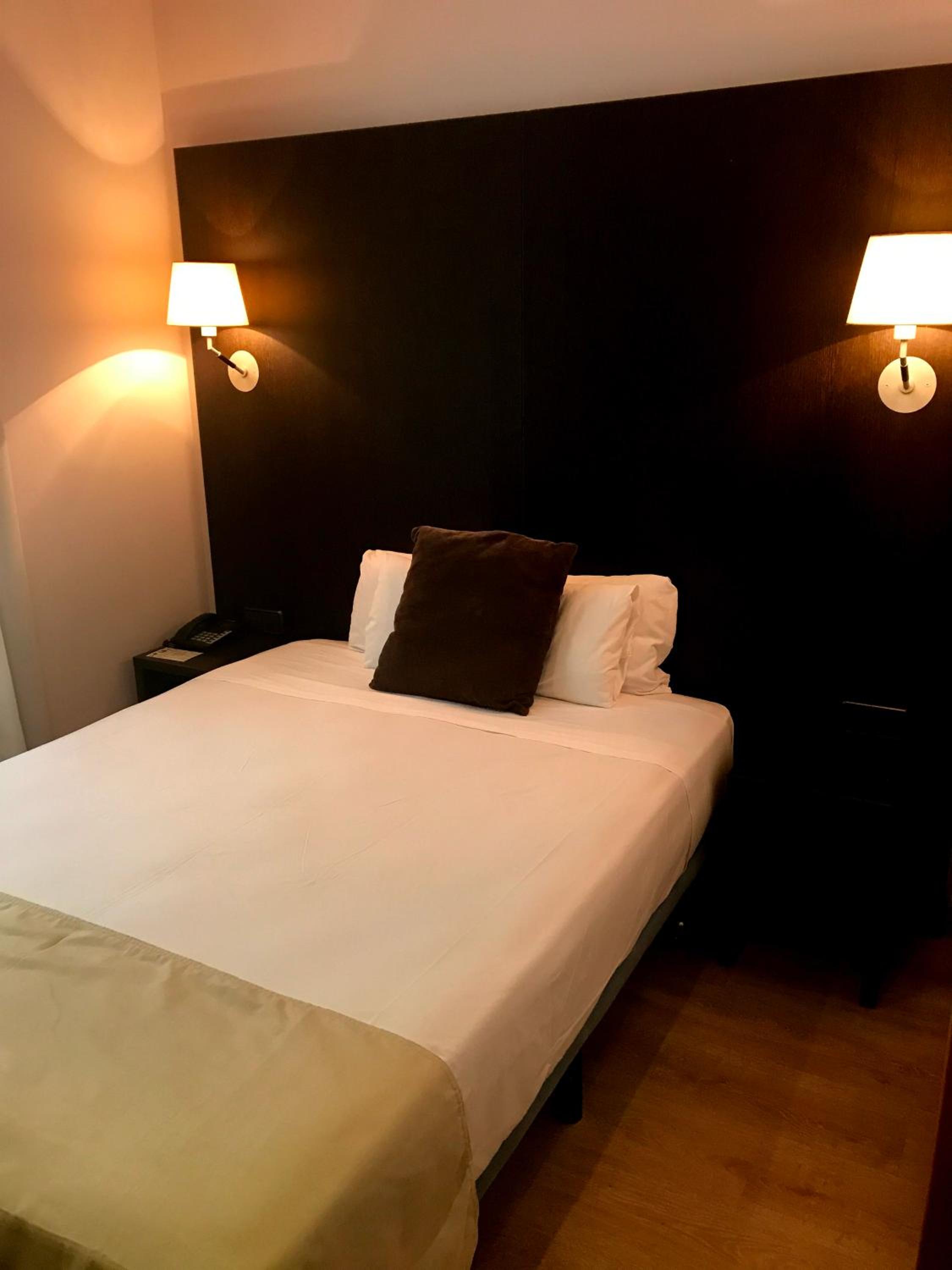 Interior Small Double Room photo 3