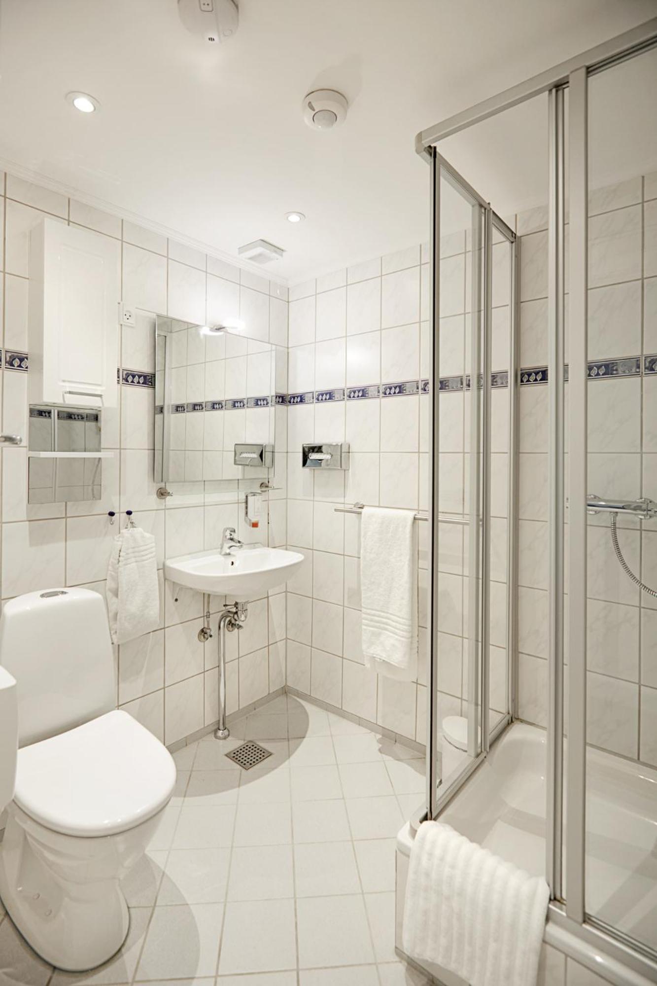 Standard Double Room with Shared Bathroom photo 3