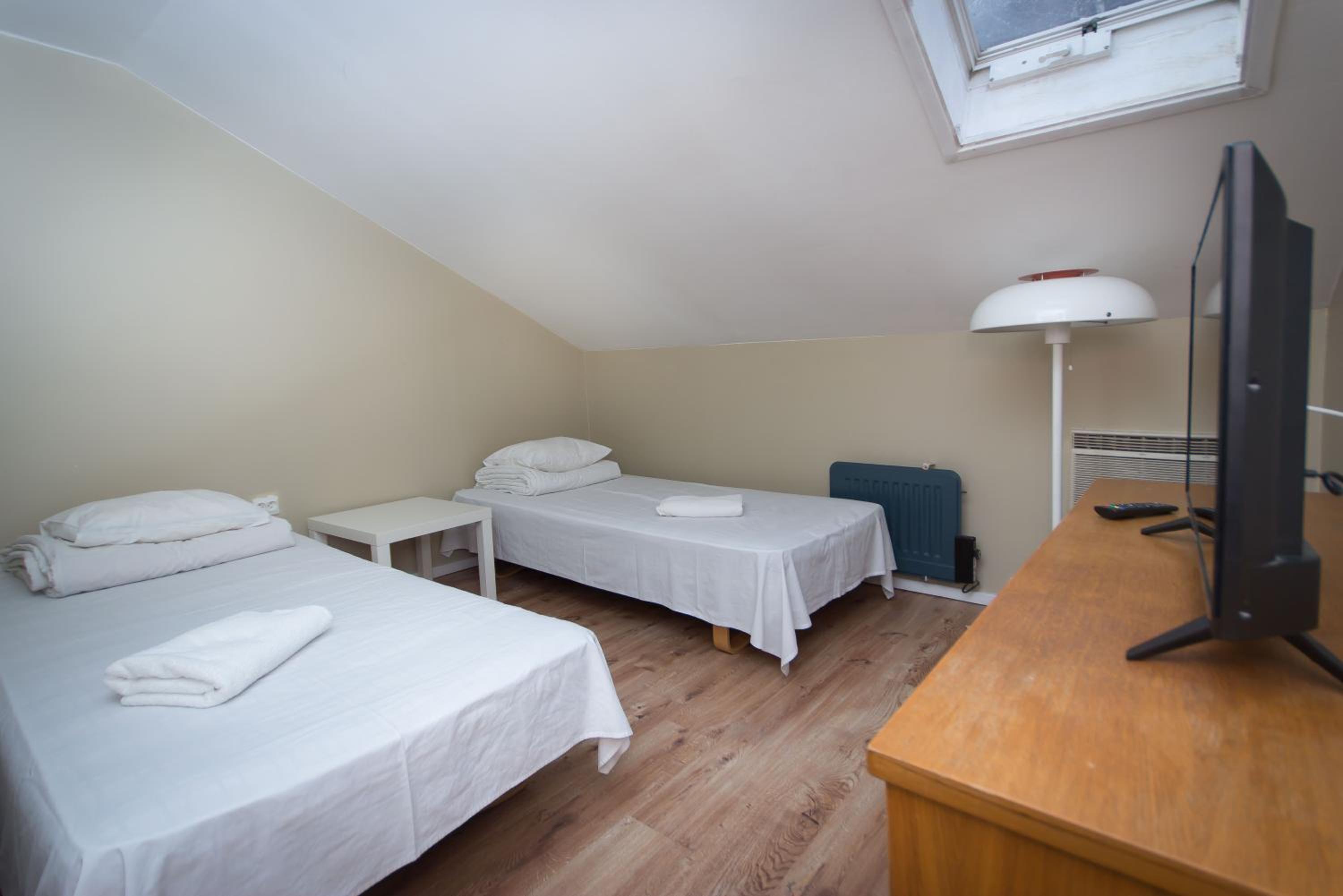 Economy Twin Room - Photo 5