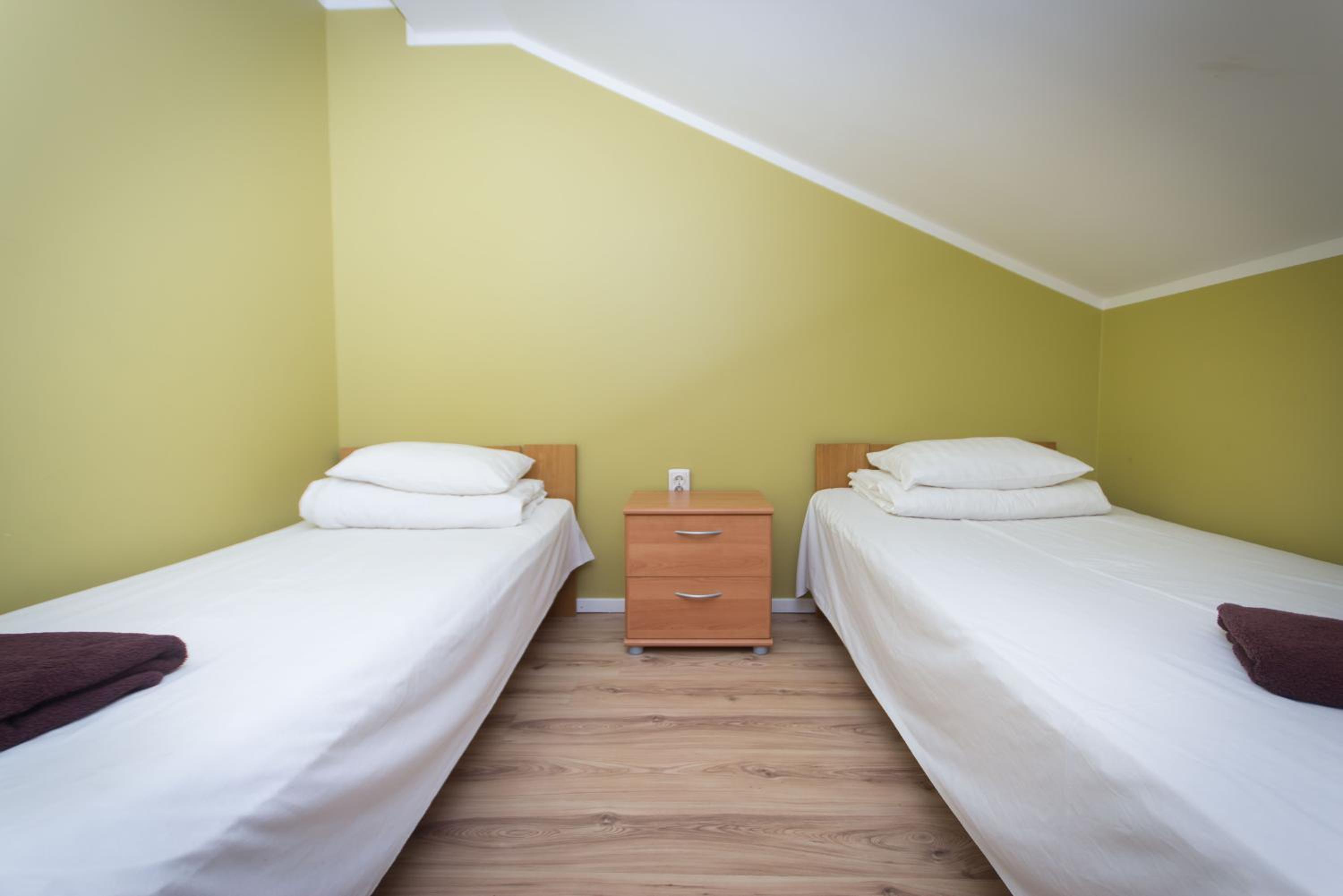 Economy Twin Room - Photo 3