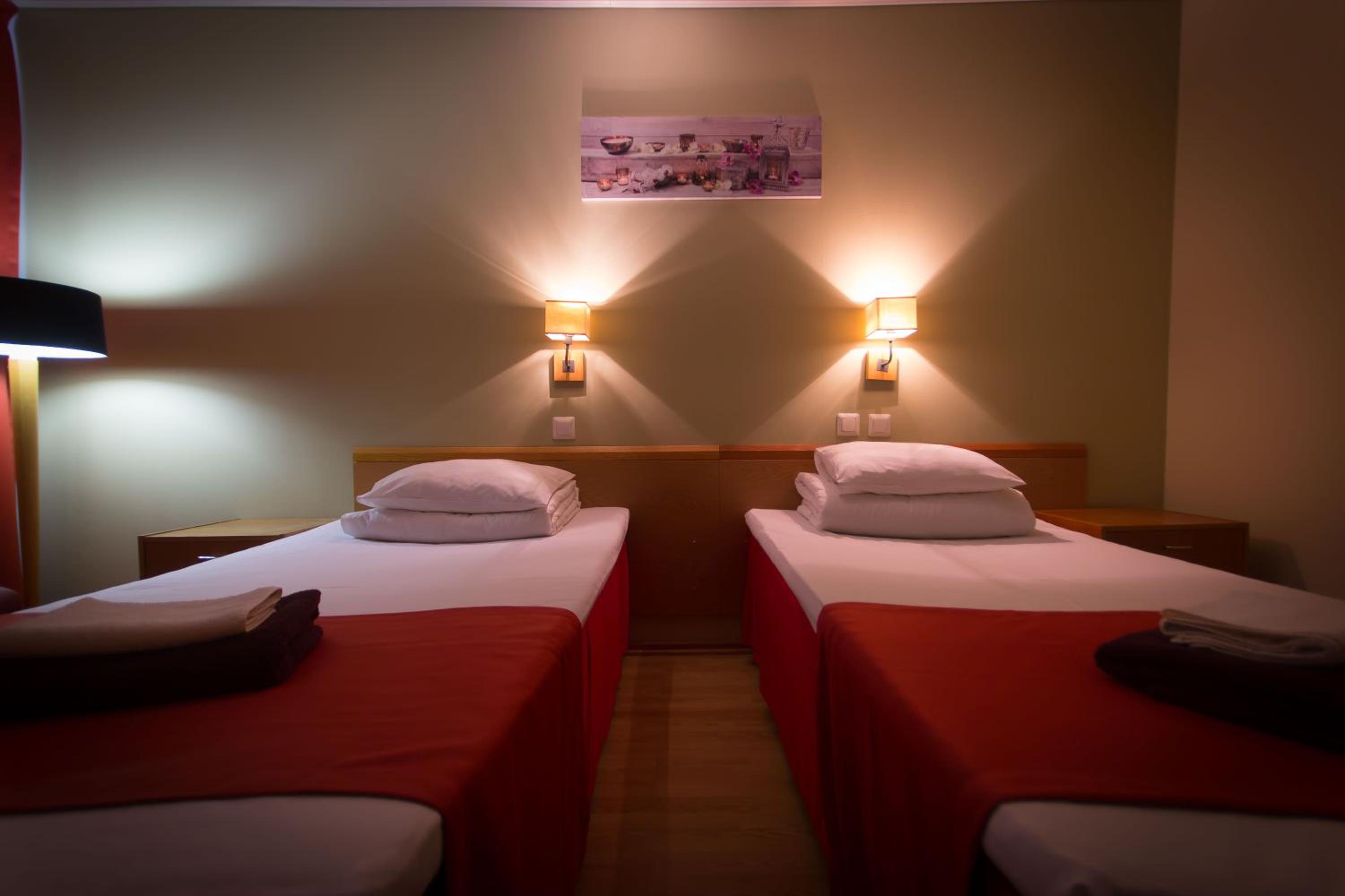 Standard Twin Room - Photo 4