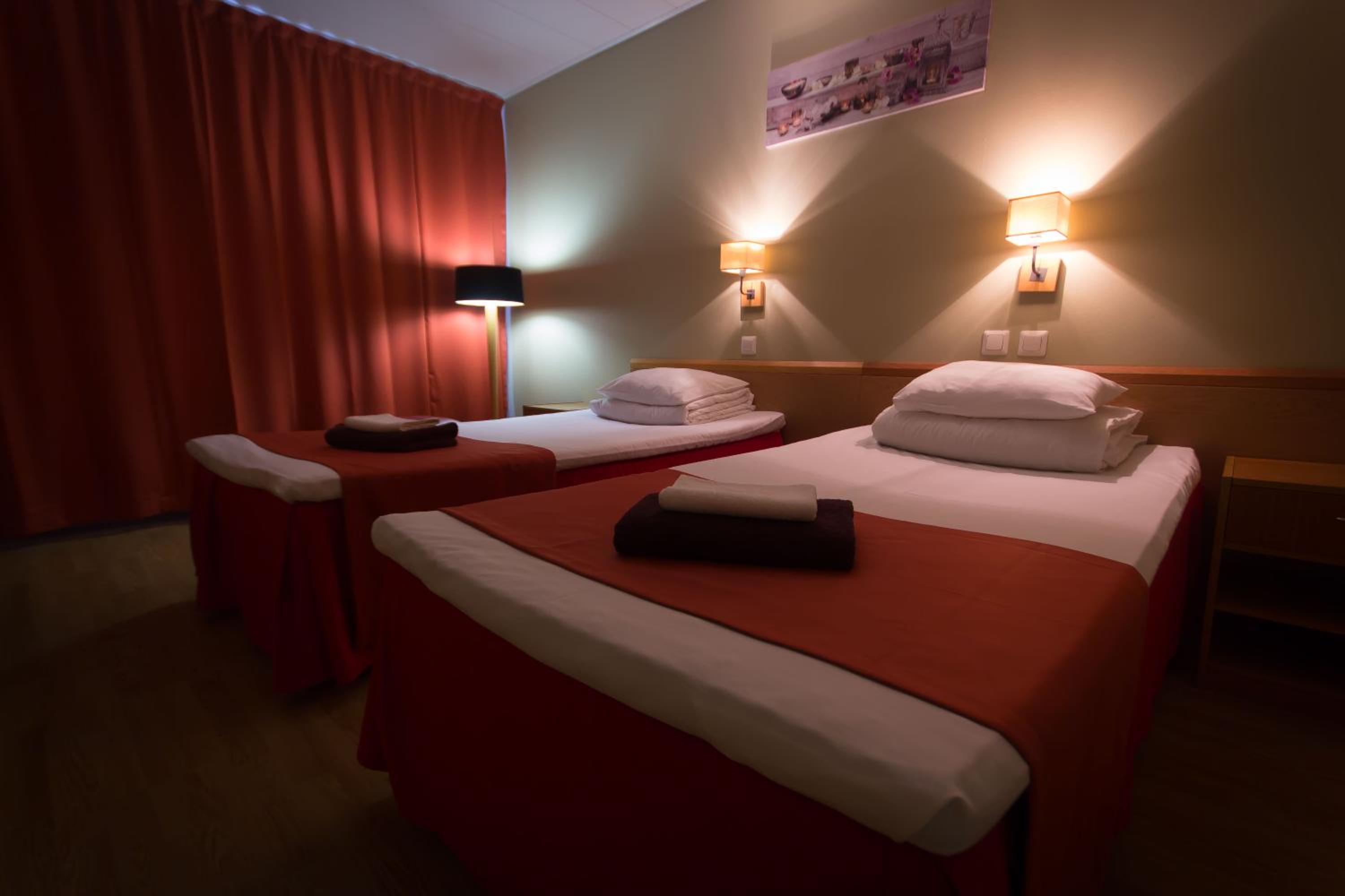 Standard Twin Room - Photo 5
