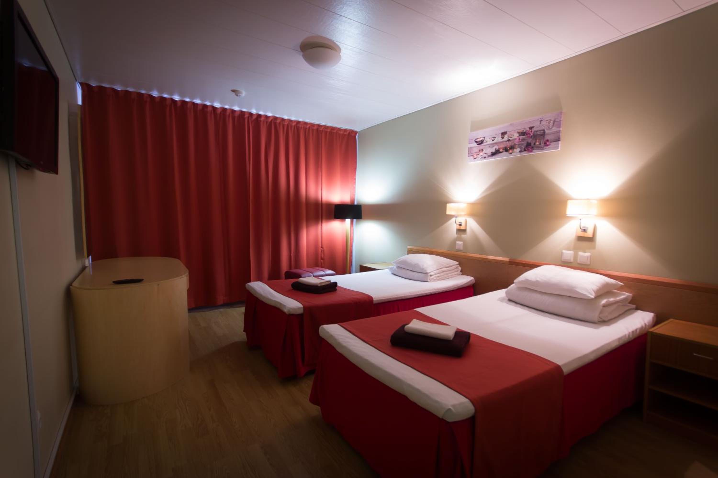Standard Twin Room - Photo 2