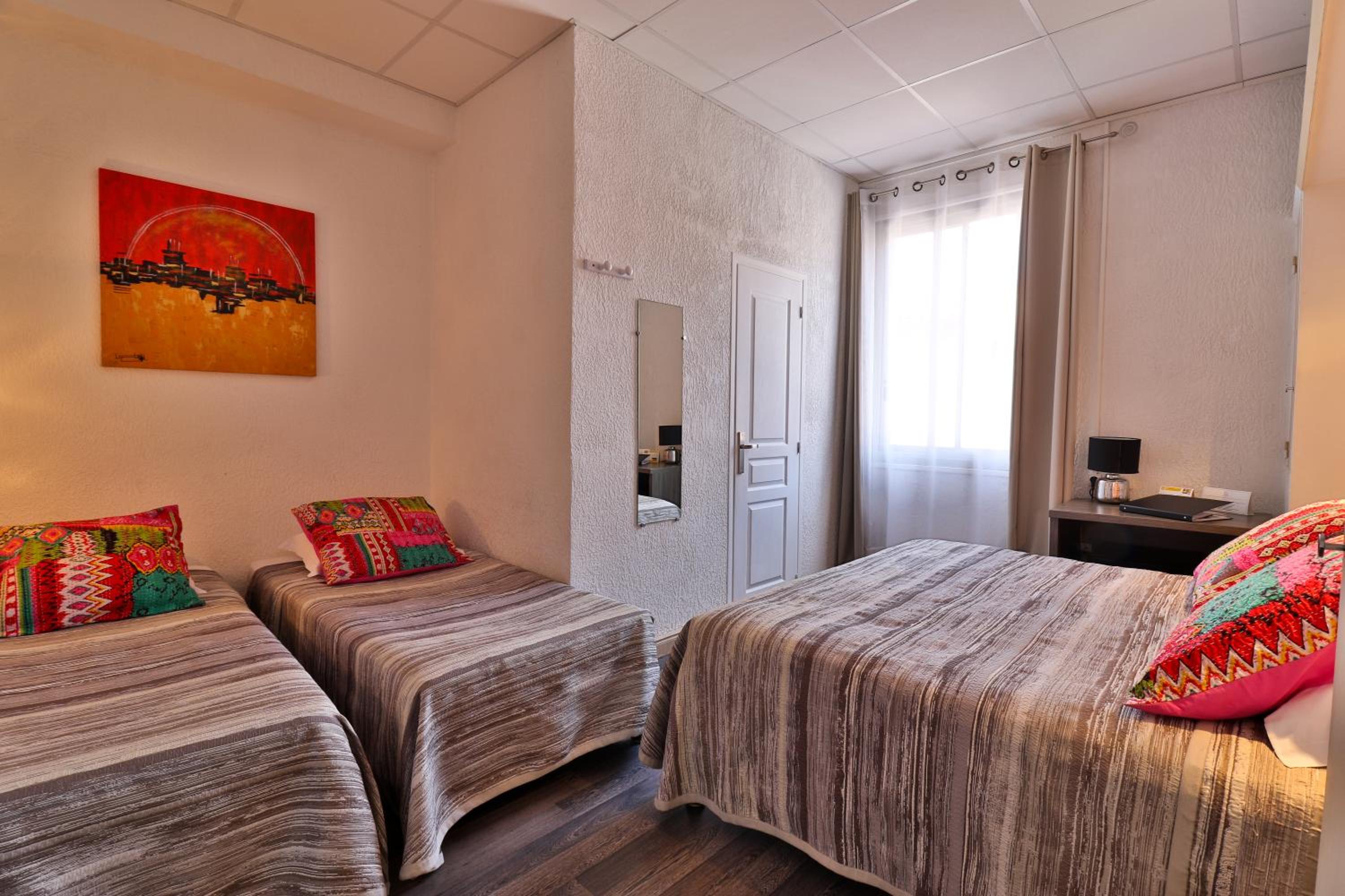 Family Room (2 Adults + 2 Children)