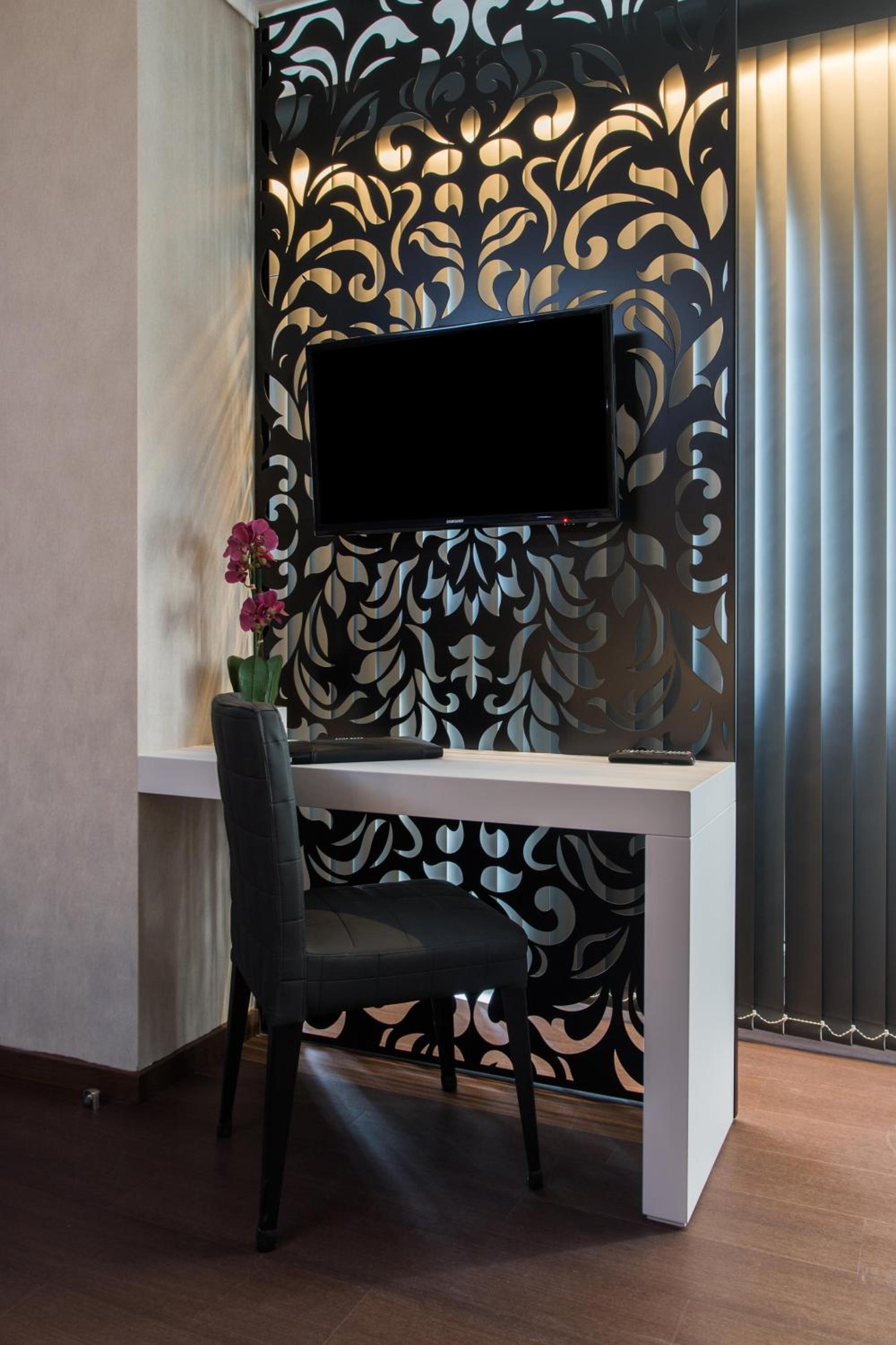 Deluxe Suite - Photo 7