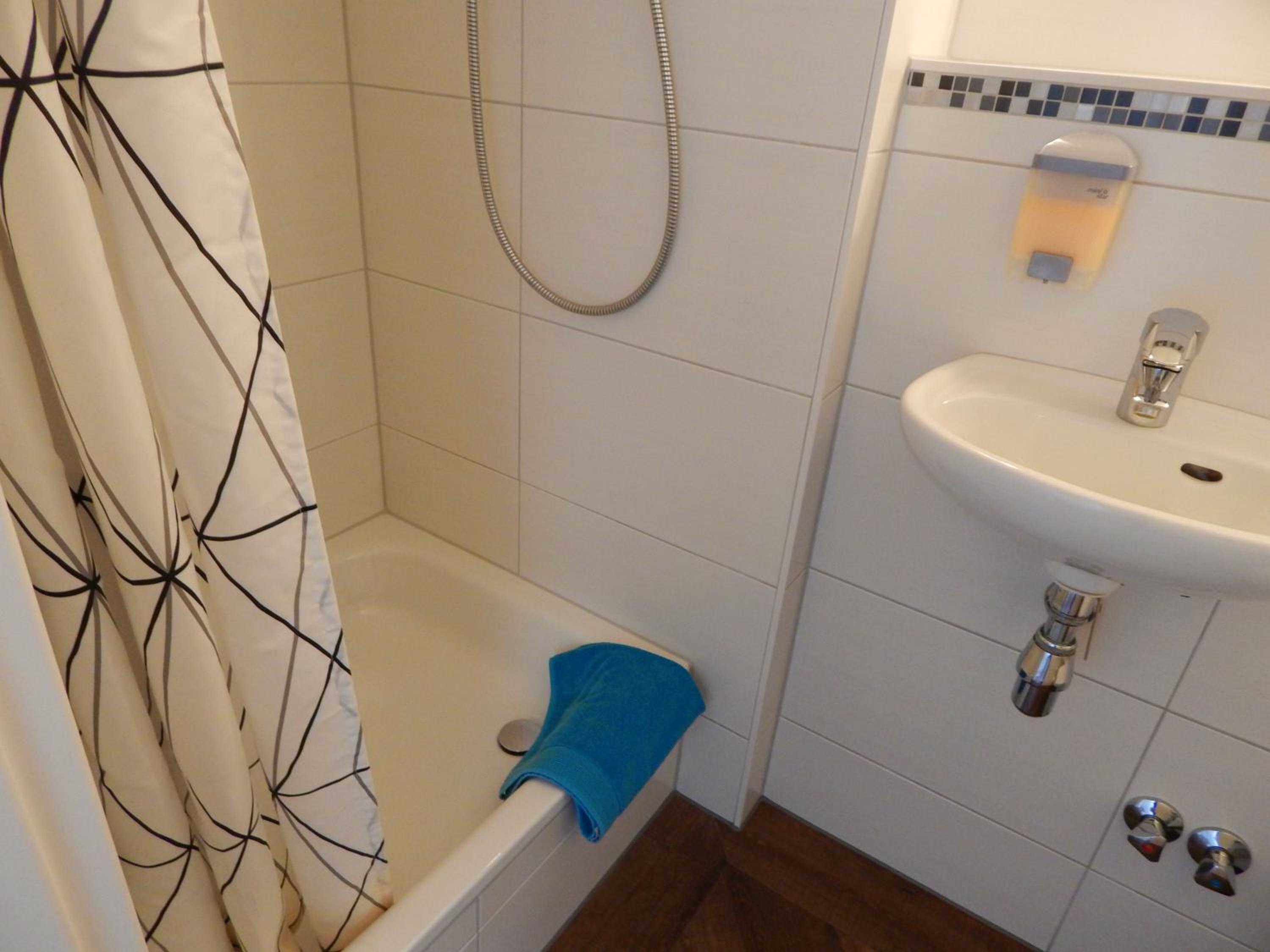 Single Room with Bathroom photo 3