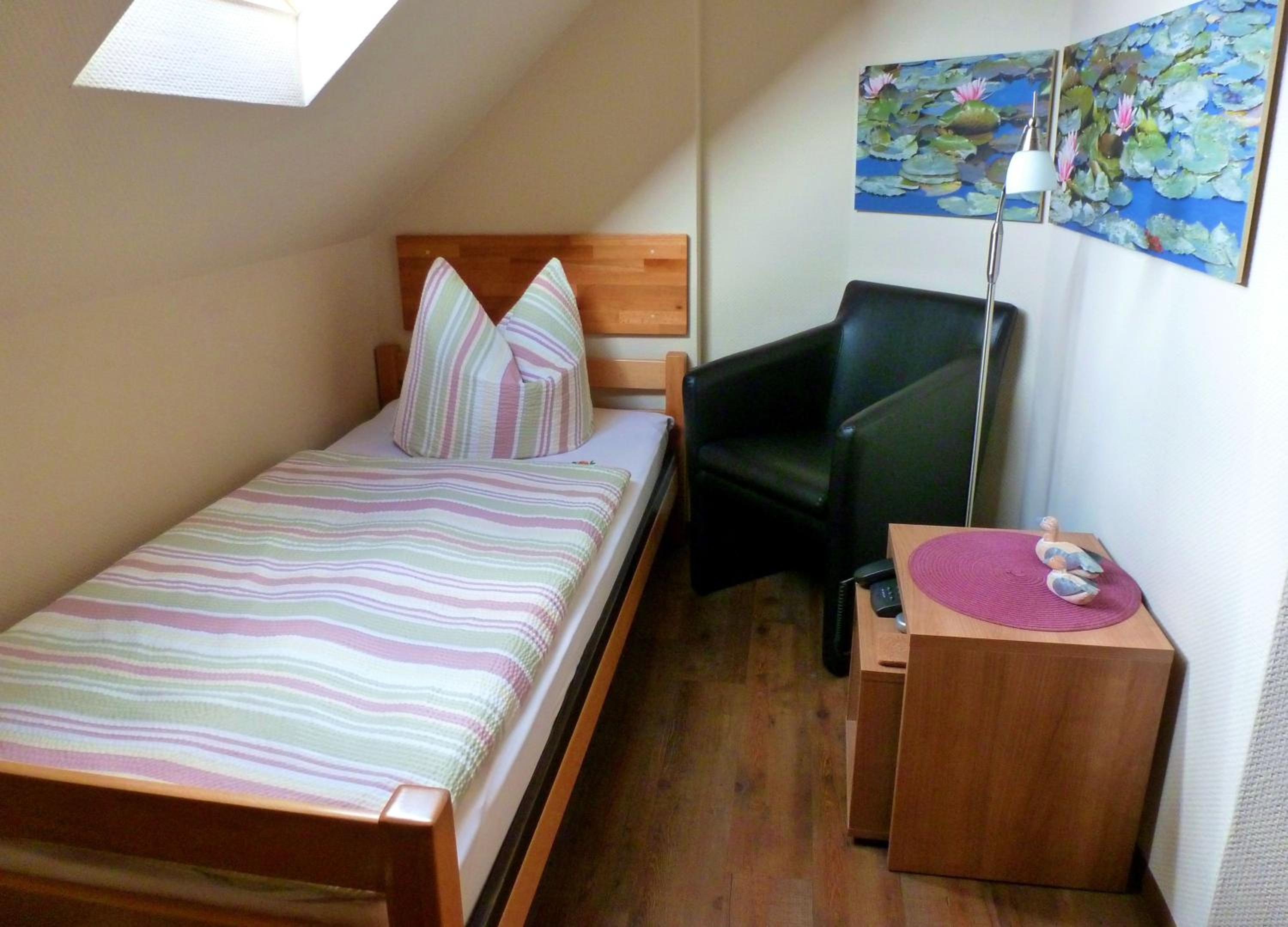 Single Room with Bathroom photo 1