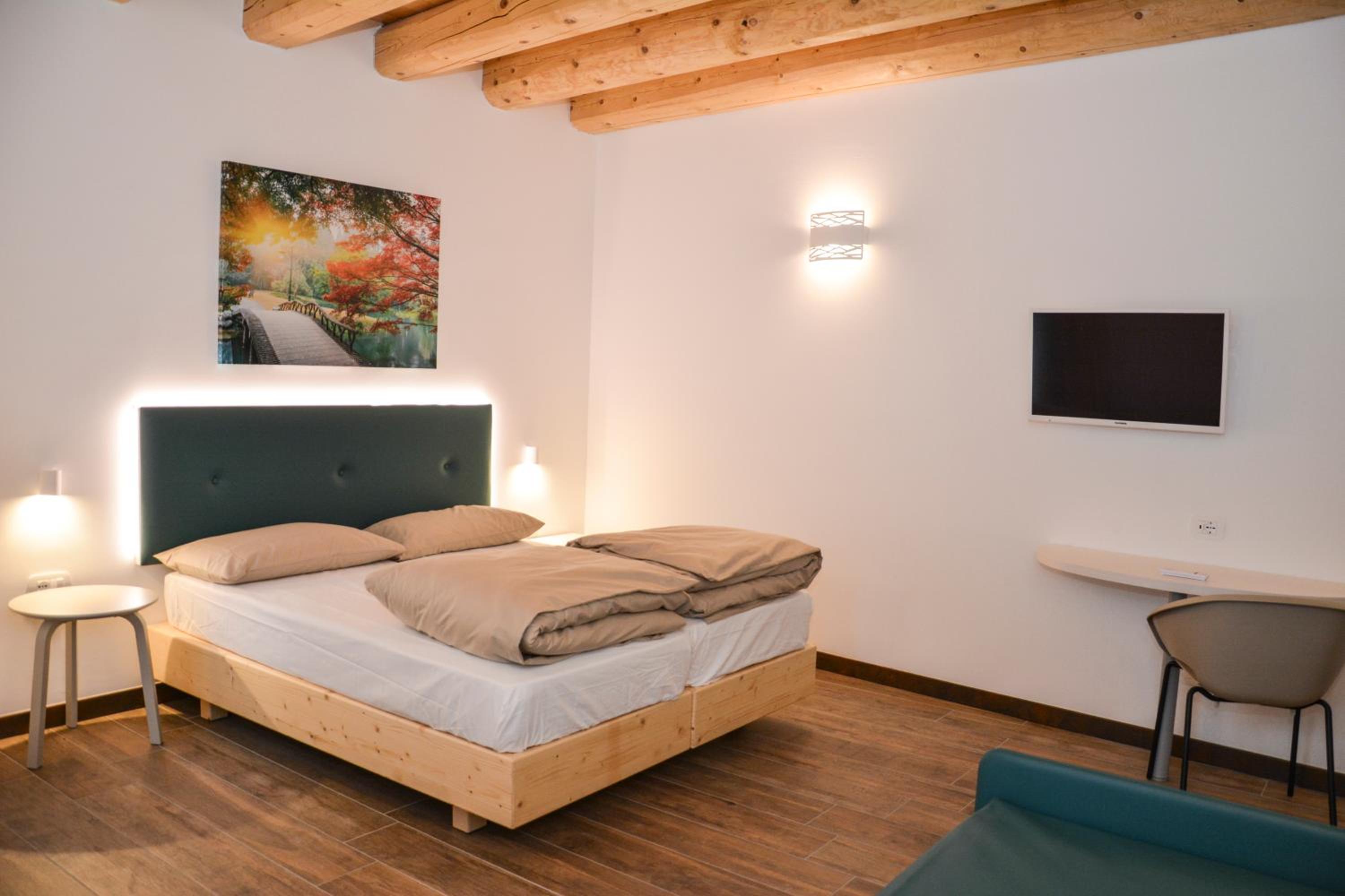 Large Double Room - Photo 1