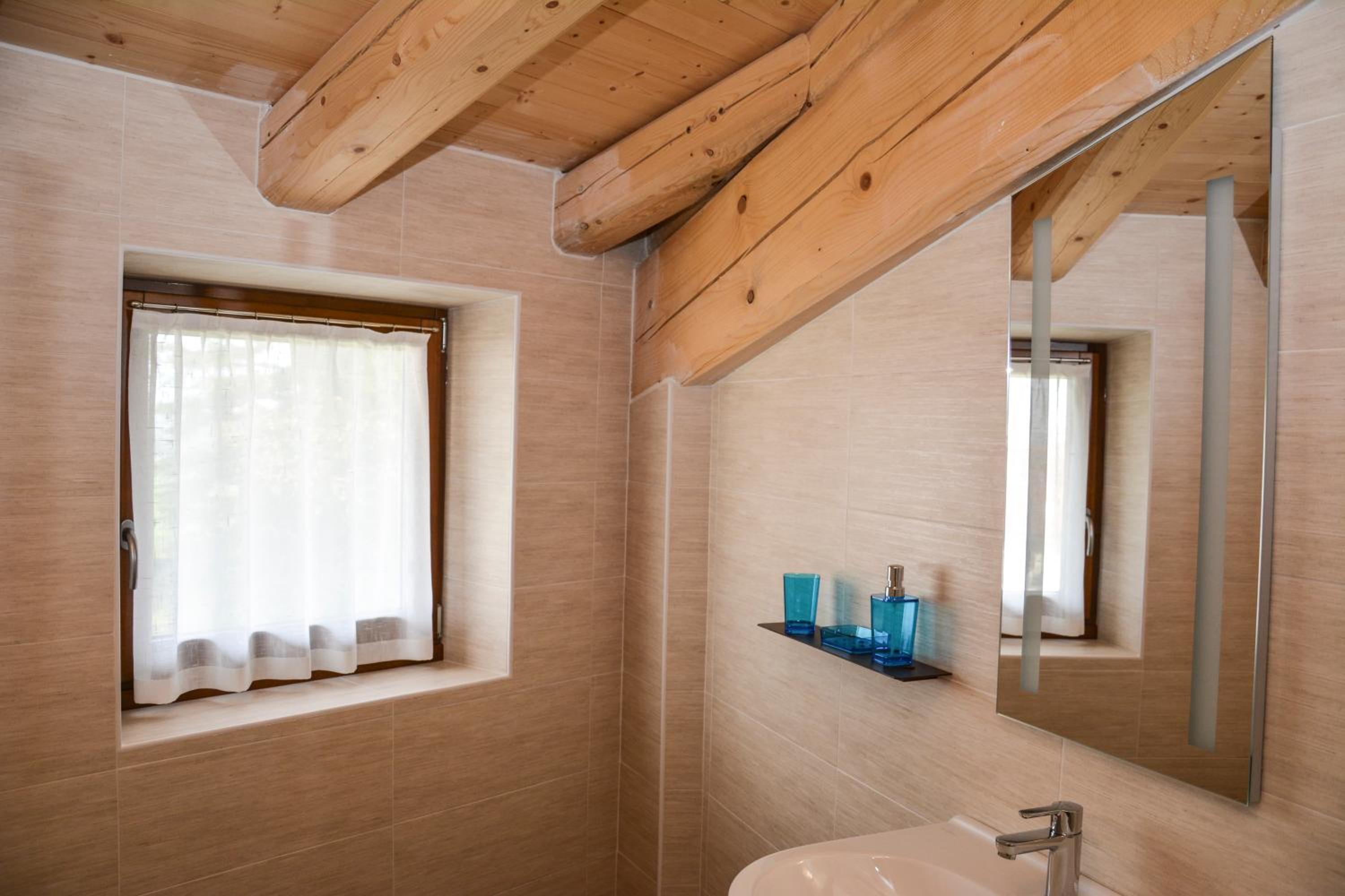 Large Double Room - Photo 5