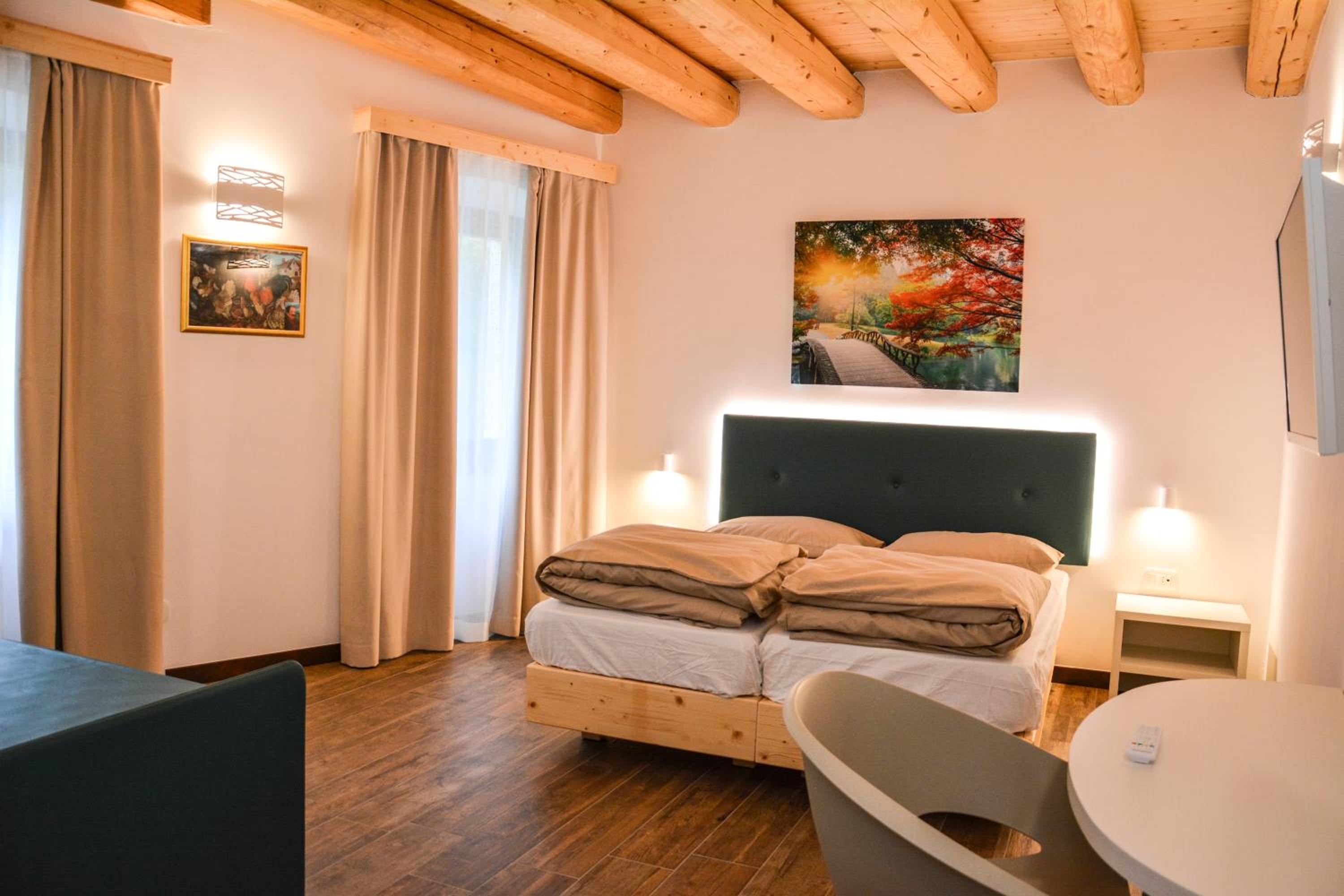 Large Double Room - Photo 4