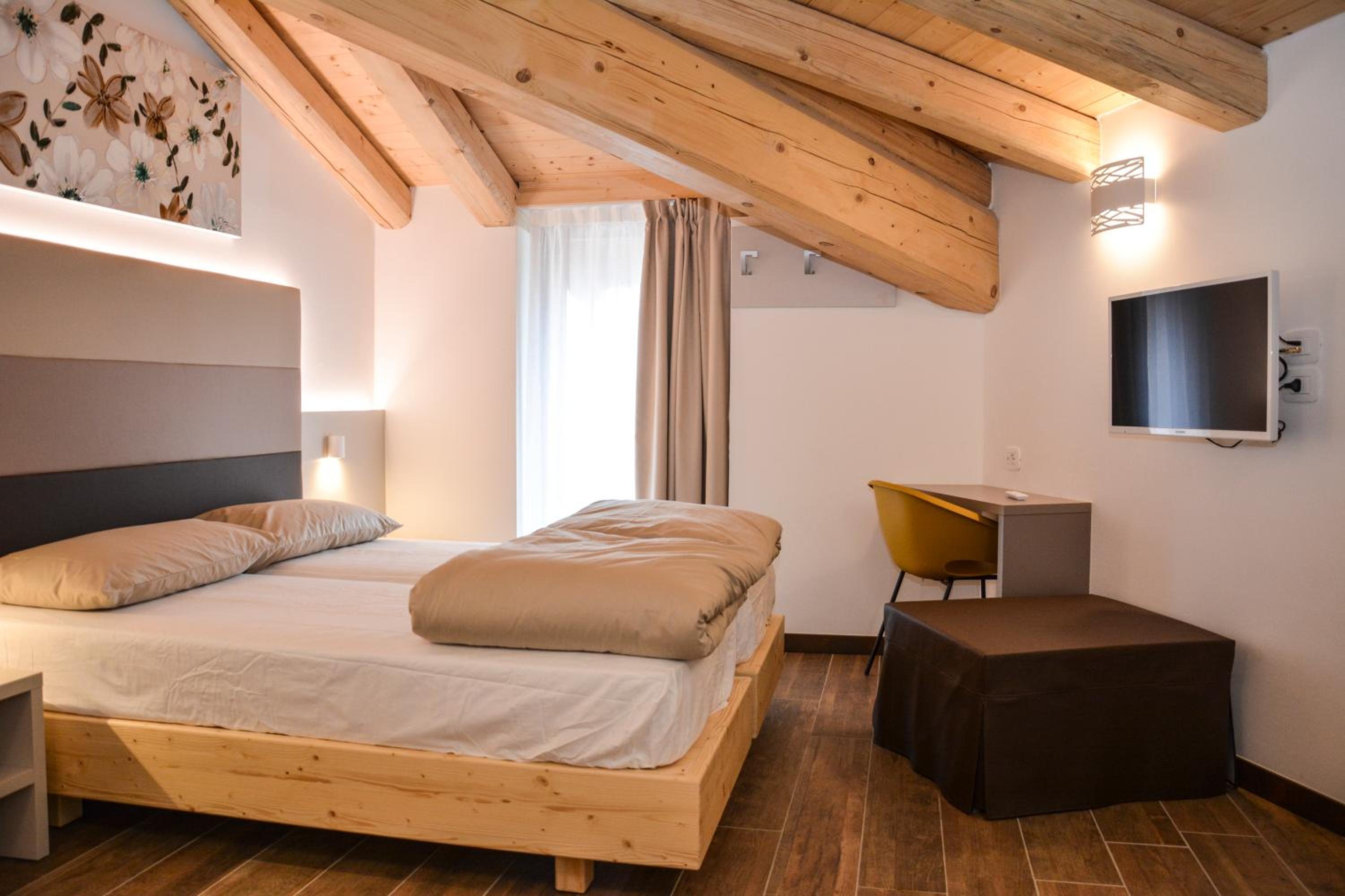 Double Room - Photo 7